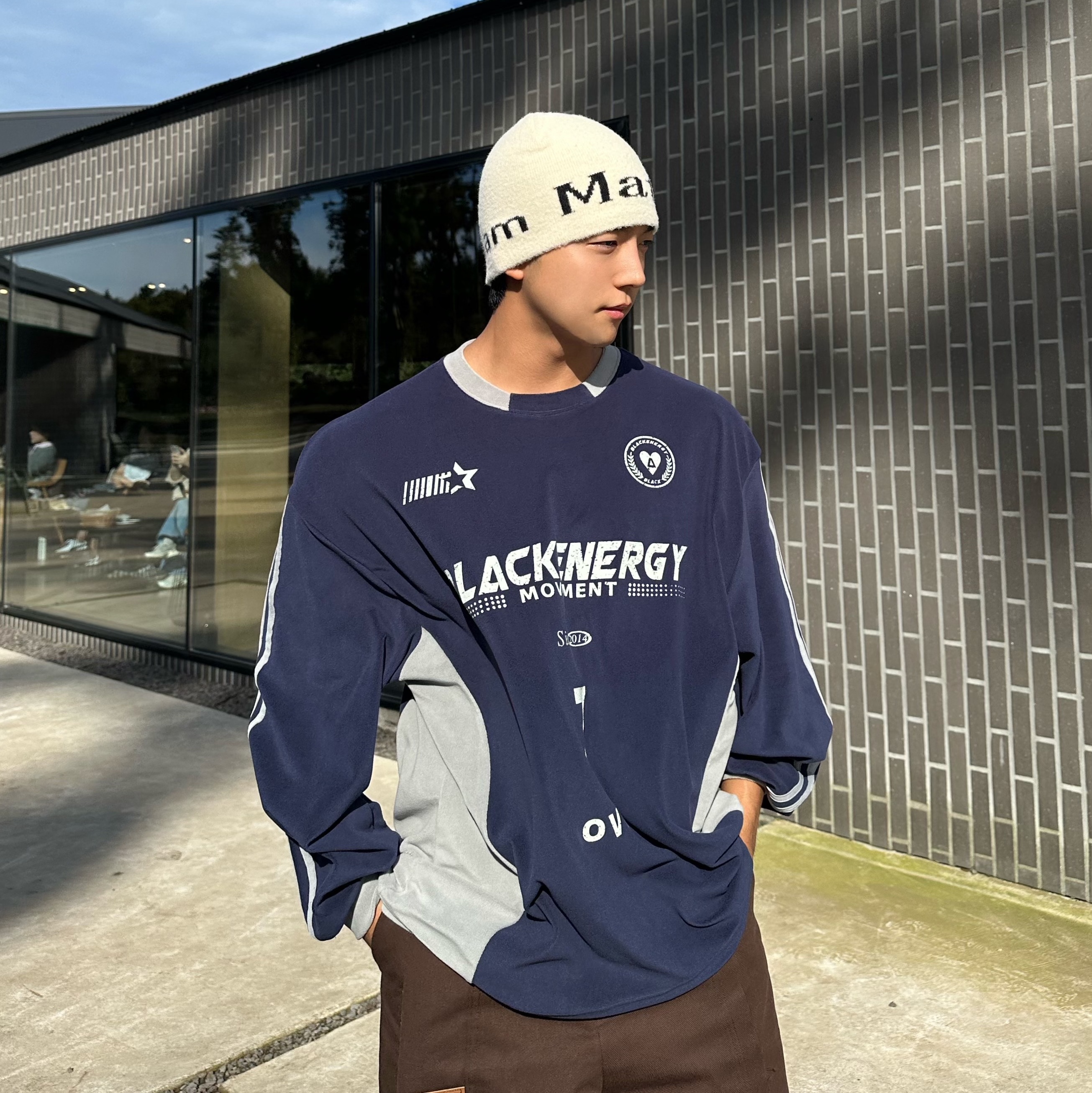 Matin Kim Logo Jacquard Short Beanie White 착용 스타일 - 1