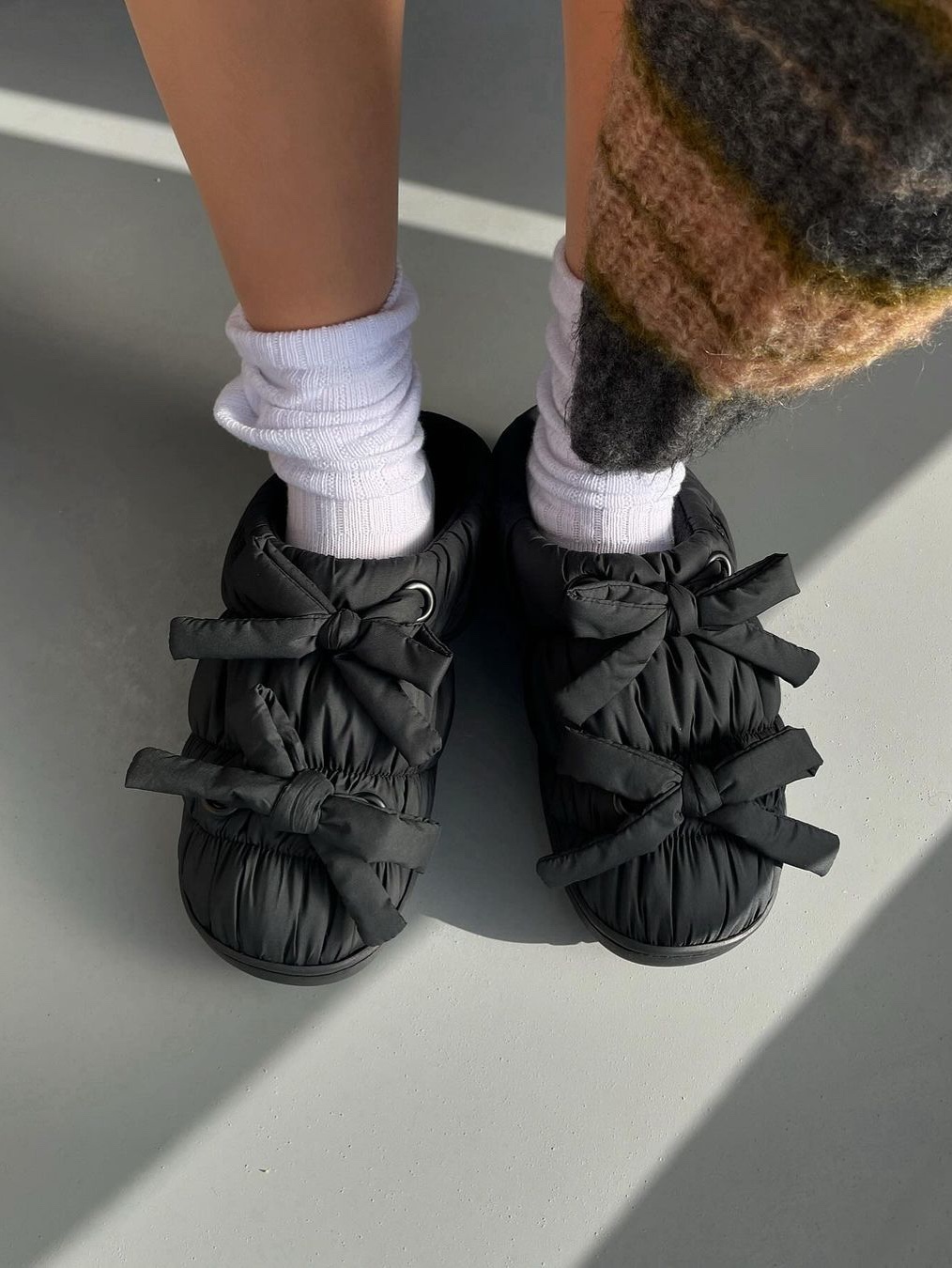 Perverze x Subu Women Multiple Winter Sandal Black - 24FW 착용 스타일