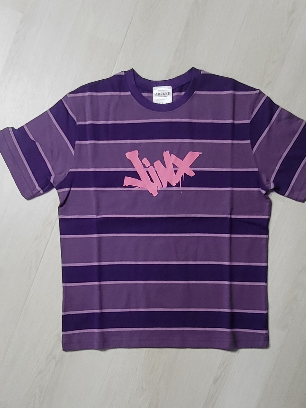 IAB Studio x Arcane Jinx Striped T-shirt Purple Stripe Pink 착용 스타일 - 2