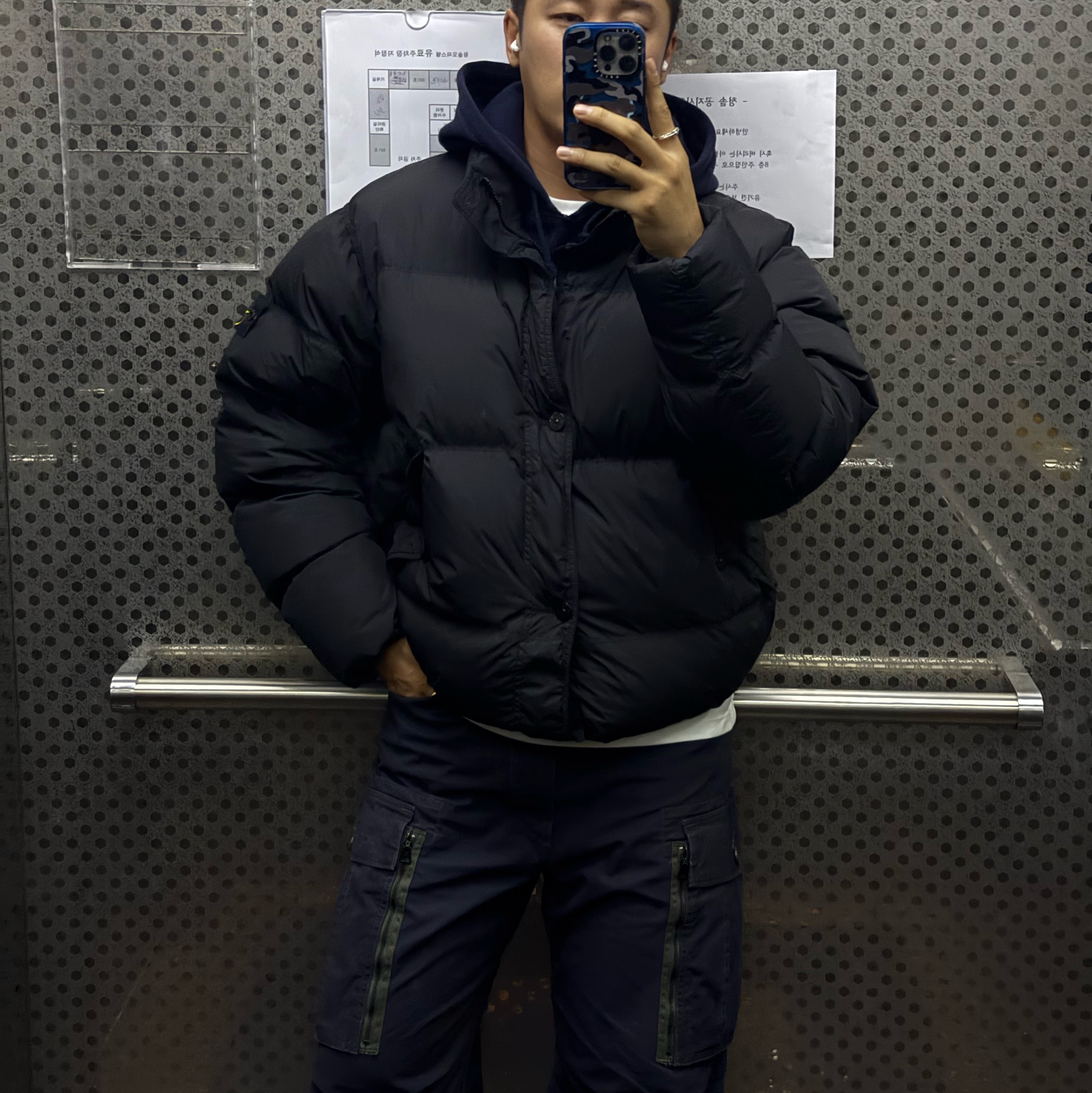 Stone Island 40123 Garment Dyed Crinkle Reps R-NY Down Jacket Black - 24FW 착용 스타일