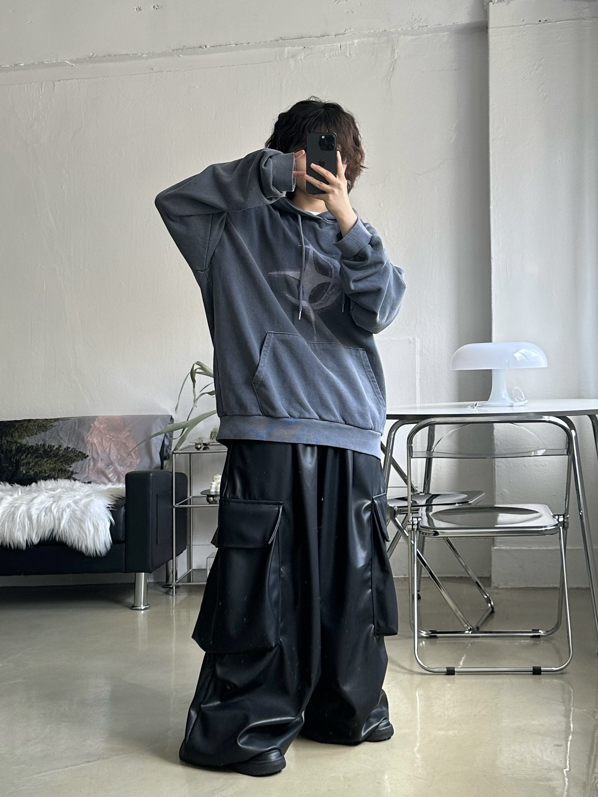 (W) Nike Air Force 1 '07 Low Triple Black 착용 스타일 - 7