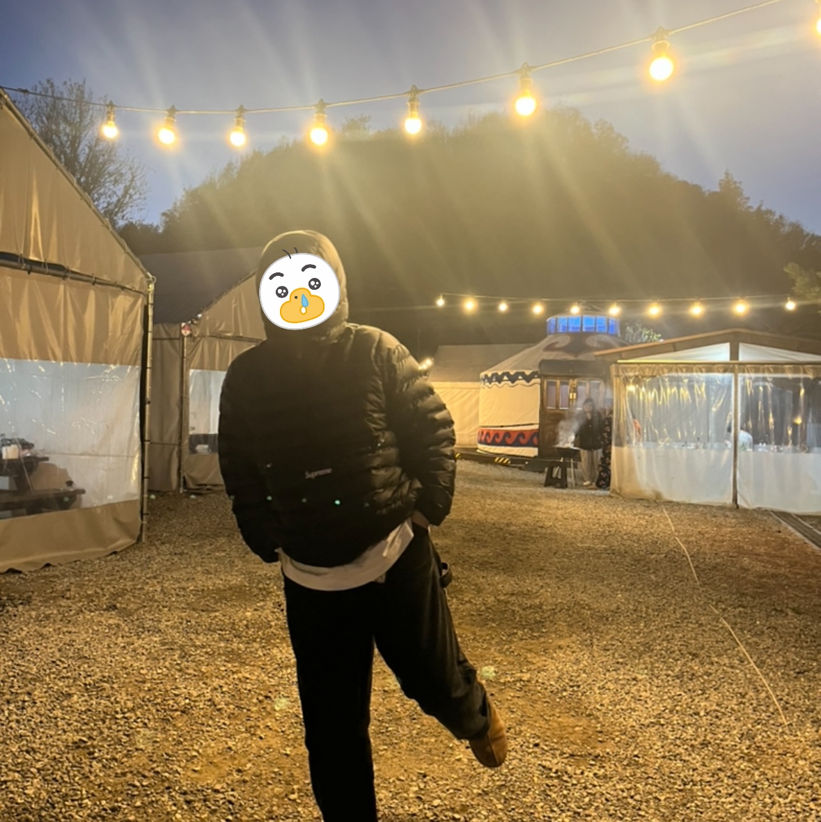 Supreme Micro Down Half Zip Hooded Pullover Black - 24FW, UGG Tasman Slipper Chestnut 착용 스타일 - 1
