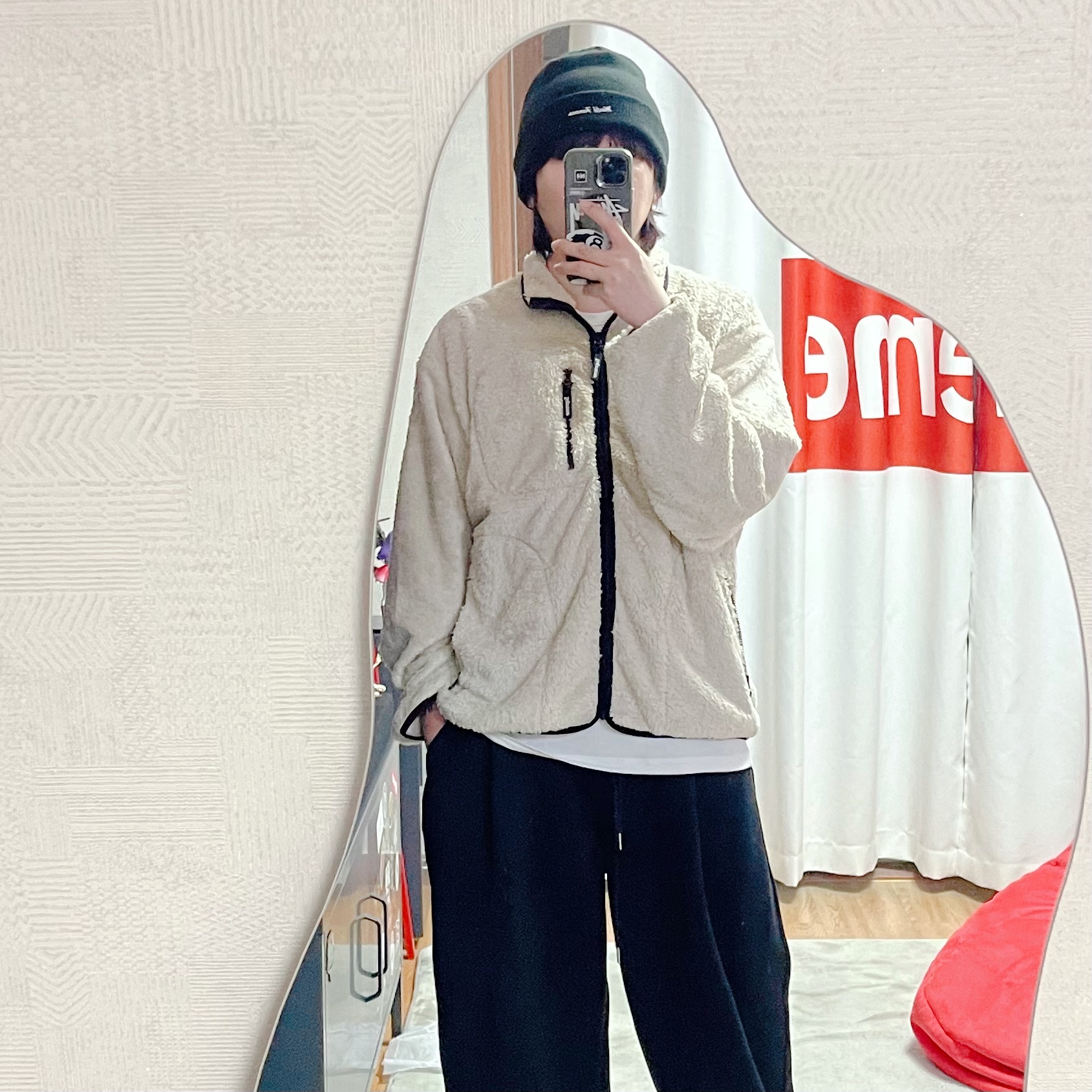 Supreme New Era Box Logo Beanie Black - 23FW, Supreme x Kate Moss Fleece Jacket Natural - 24FW 착용 스타일 - 2