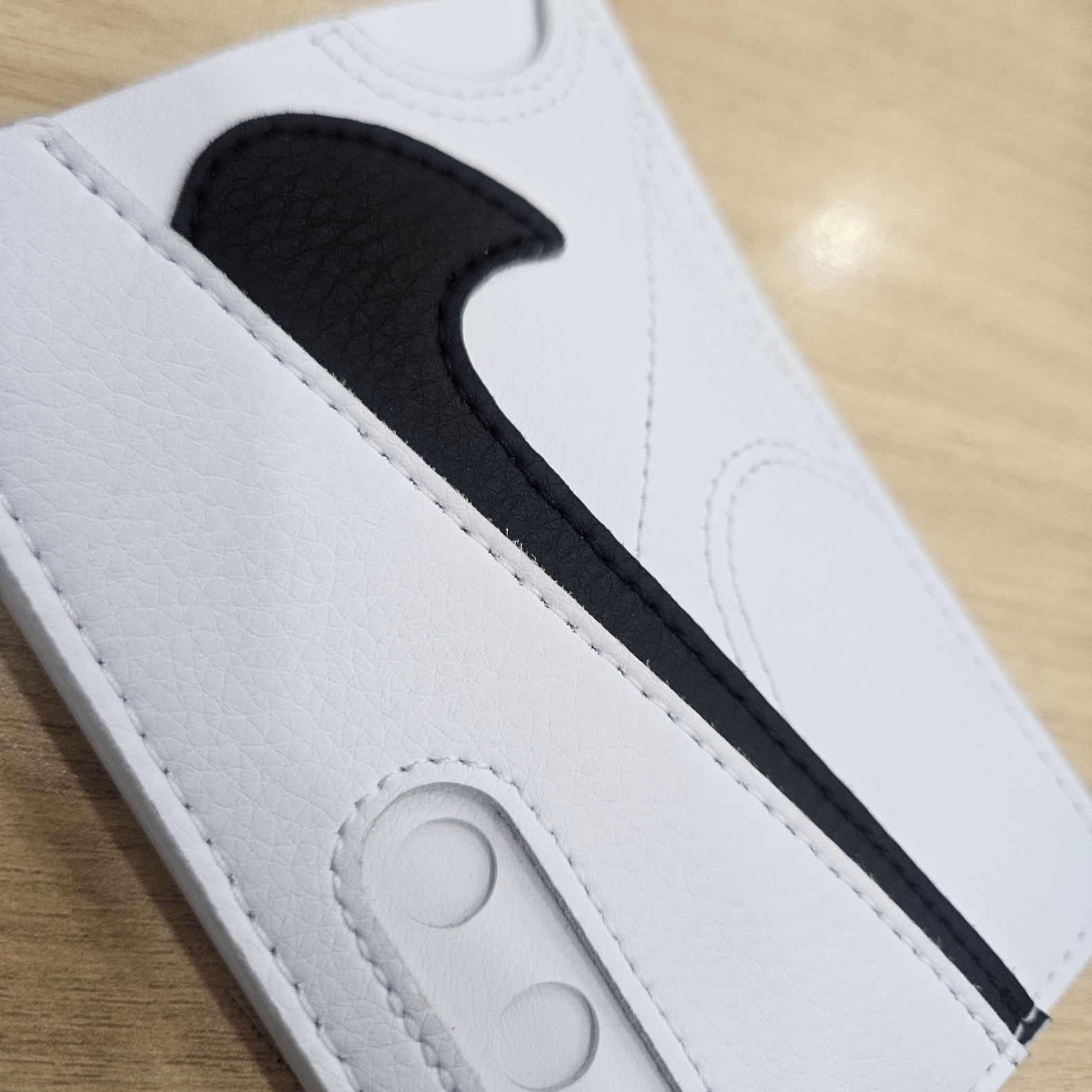 Nike Icon Air Max 90 Card Wallet White 착용 스타일