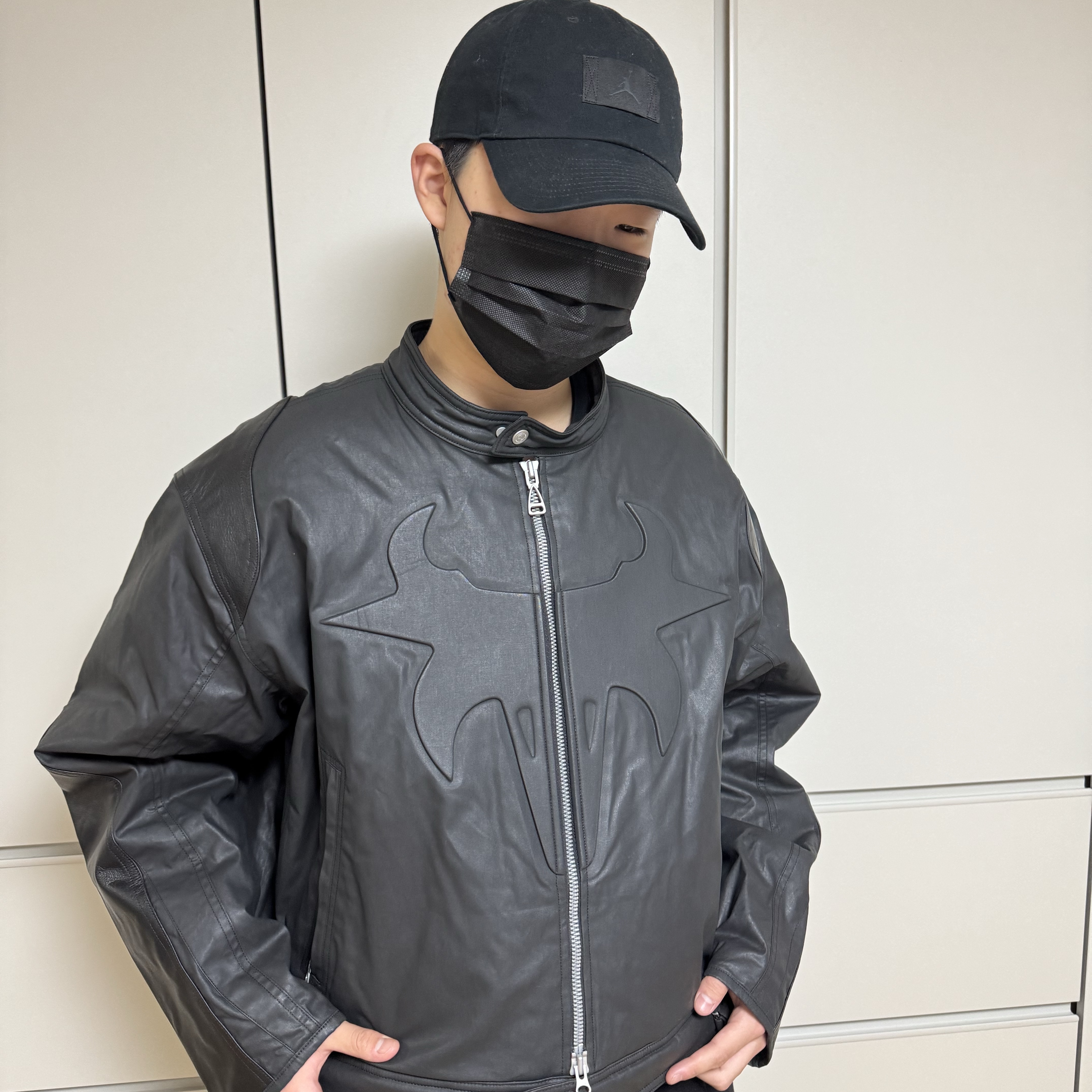 Jordan x Travis Scott Waxed Jacket Black (DZ5474-010) 착용 스타일 - 1