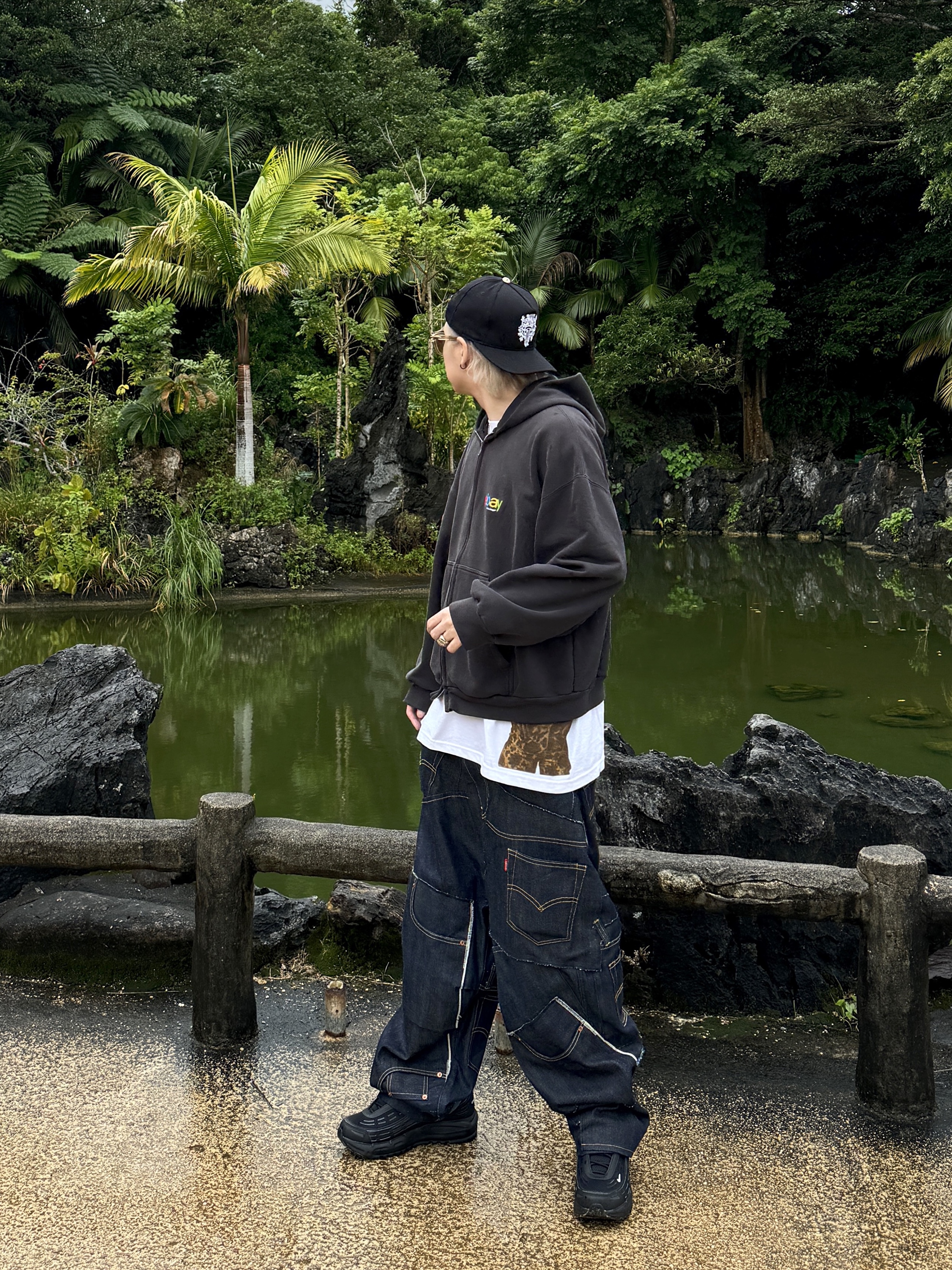 Balenciaga Ebay Zip-Up Hoodie Regular Fit Black, Supreme x Hysteric Glamour Fuck T-Shirt White - 24FW 착용 스타일 - 3