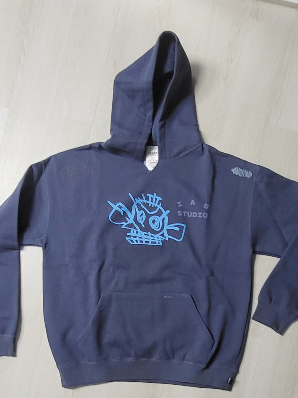 IAB Studio x Arcane Jinx Hoodie Washed Navy Sky Blue 착용 스타일 - 2