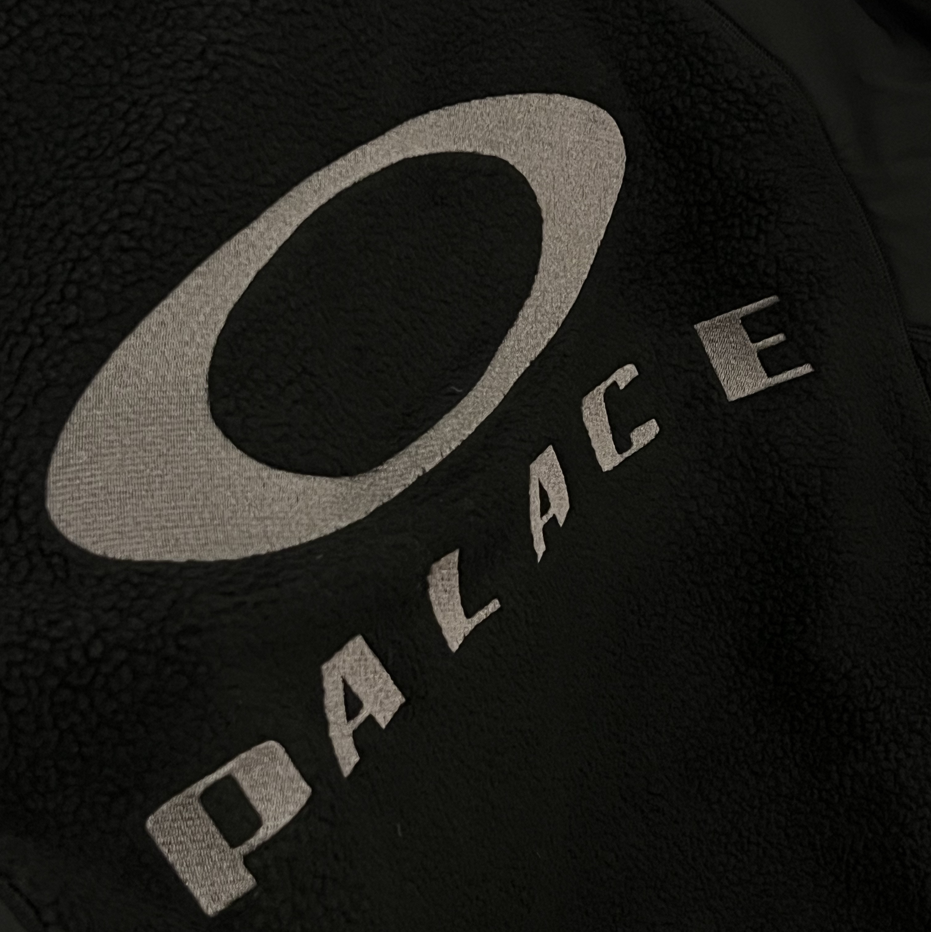 Palace x Oakley Fleece Black - 24FW 착용 스타일 - 5