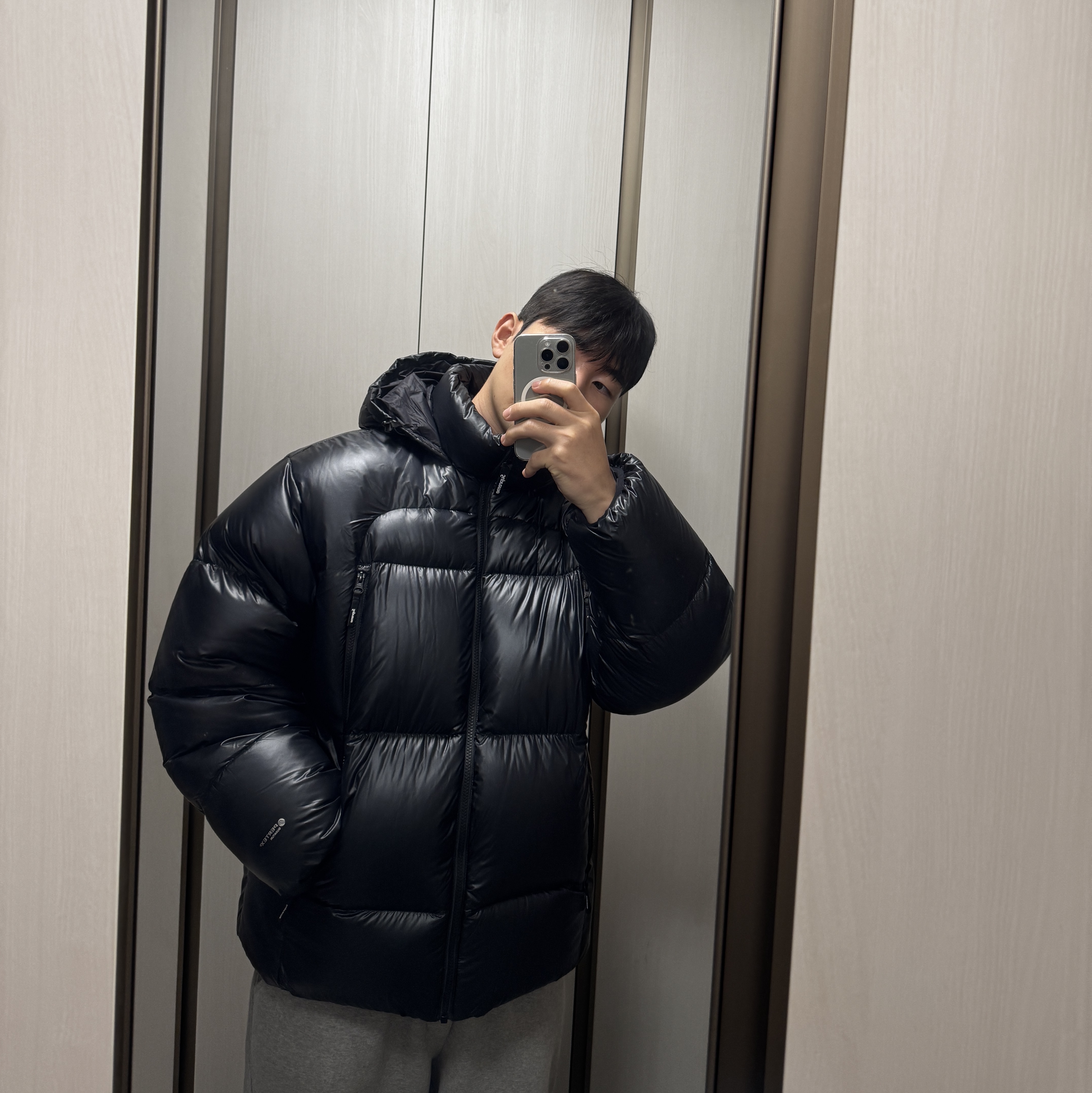 Supreme Featherweight Down Puffer Jacket Black - 23FW 착용 스타일 - 1