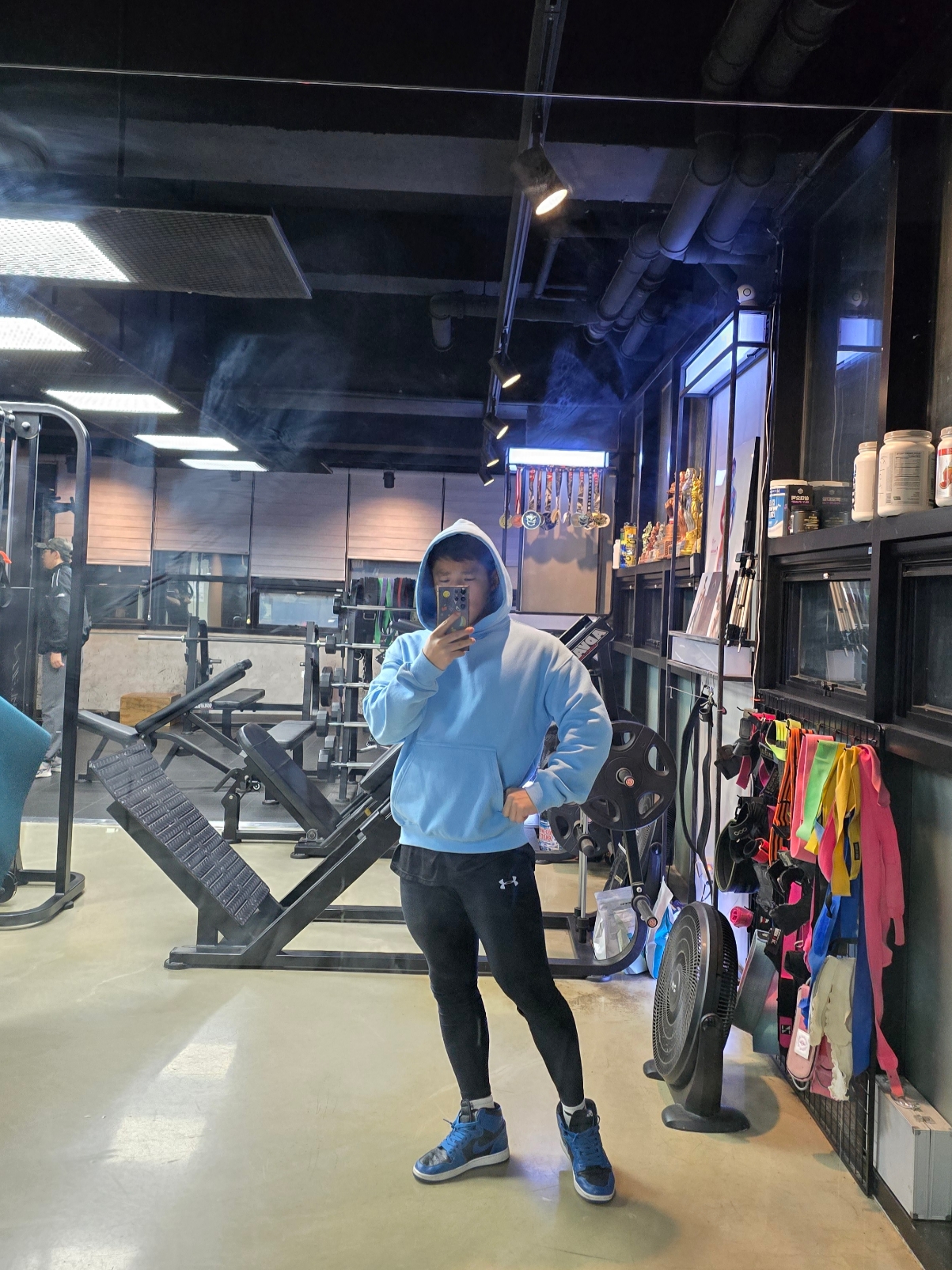 Jordan 1 Retro High OG Dark Marina Blue, IAB Studio Hoodie Sky Blue Lemon 착용 스타일