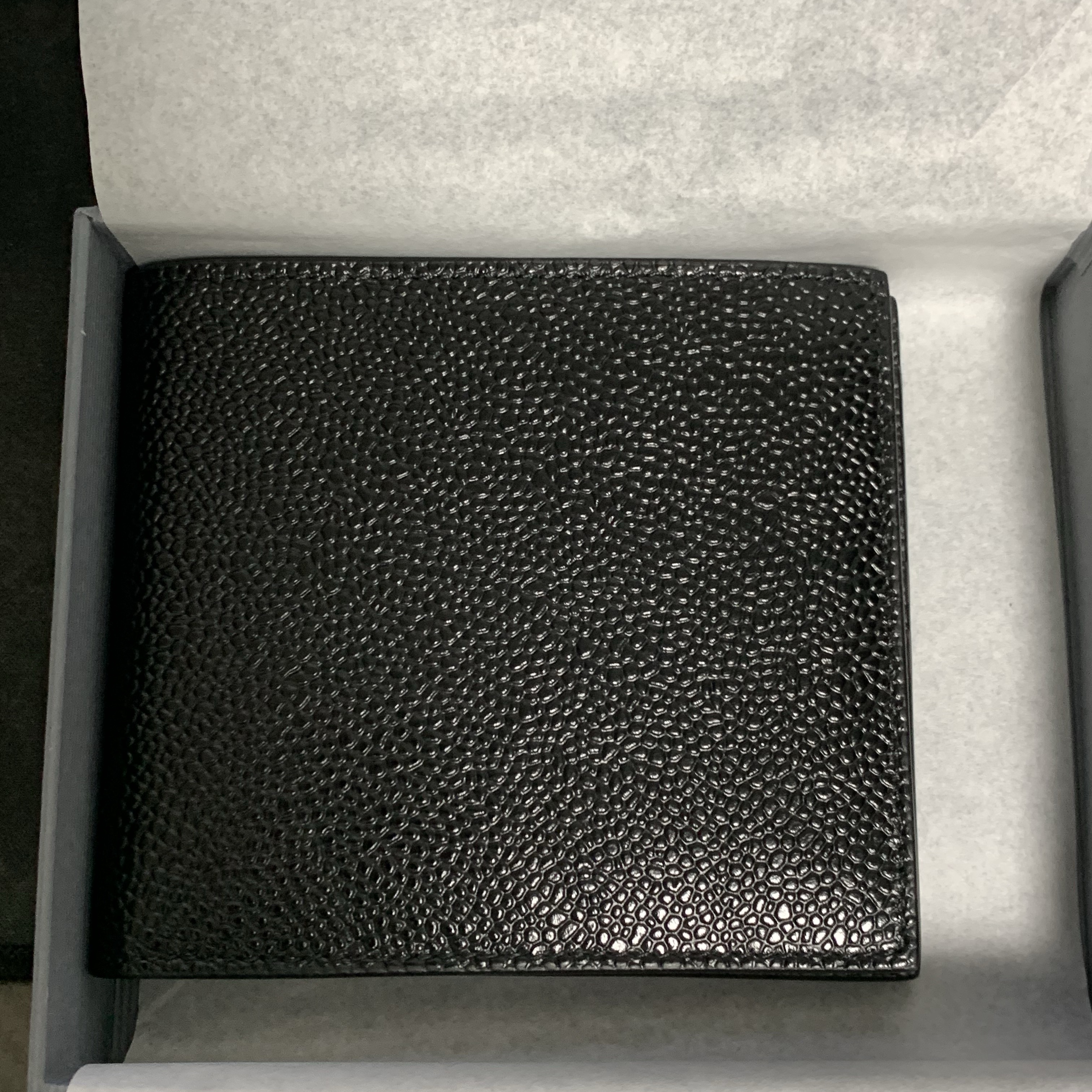 Thom Browne Pebble Grain Bill Fold Wallet Black 착용 스타일