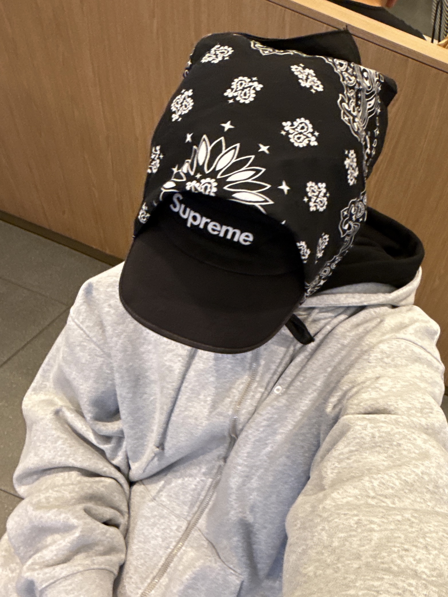 Supreme Hav-A-Hank Bandanas Multicolor (Set of 3) - 24SS, Supreme Washed Chino Twill Camp Cap Black 착용 스타일 - 5
