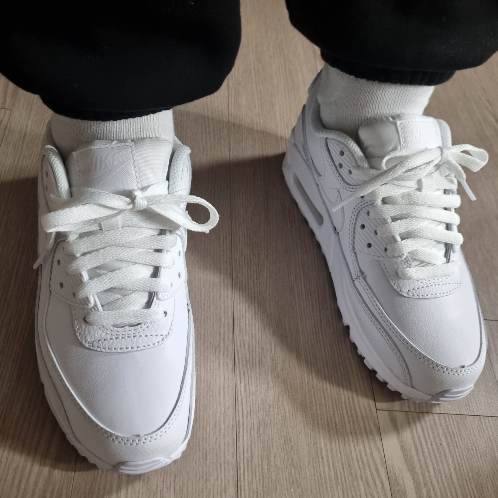 Nike Air Max 90 LTR Triple White 착용 스타일 - 1