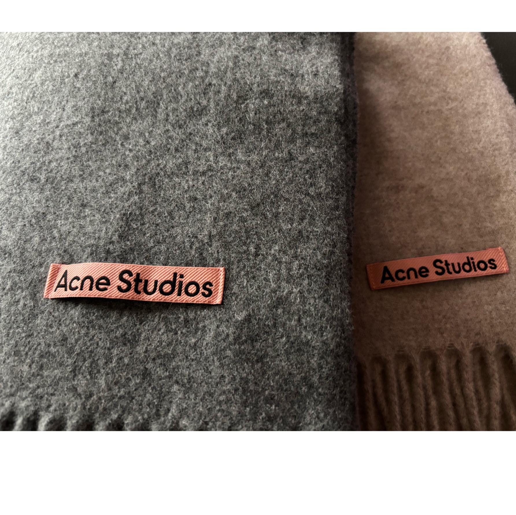 Acne Studios Wool Fringe Muffler Oatmeal Melange, Acne Studios Wool Fringe Muffler Grey Melange 착용 스타일