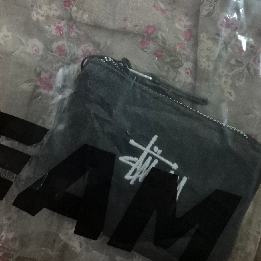 Stussy Canvas Coin Pouch Washed Black 착용 스타일