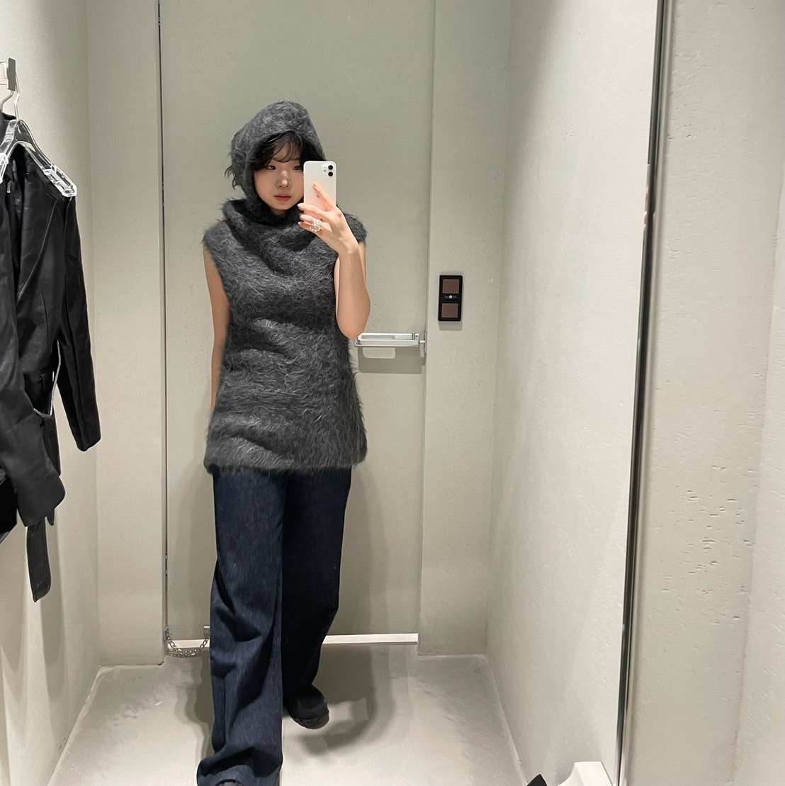 Perverze Women Hairy Alpaca Knit Mini Dress Gray - 24FW 착용 스타일 - 4
