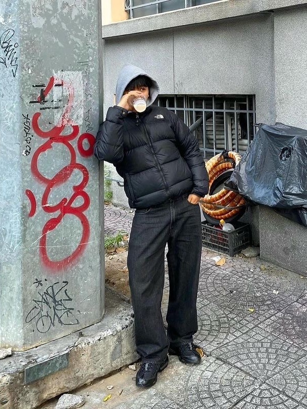 The North Face 1996 Eco Nuptse Jacket Real Black, The North Face White Label Leather Nuptse Down Jacket Dark Brown 착용 스타일 - 5