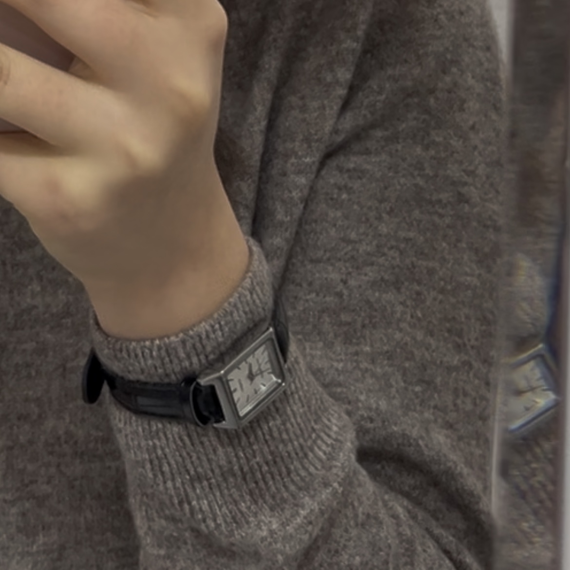 Casio LTP-V007L-7E1 착용 스타일