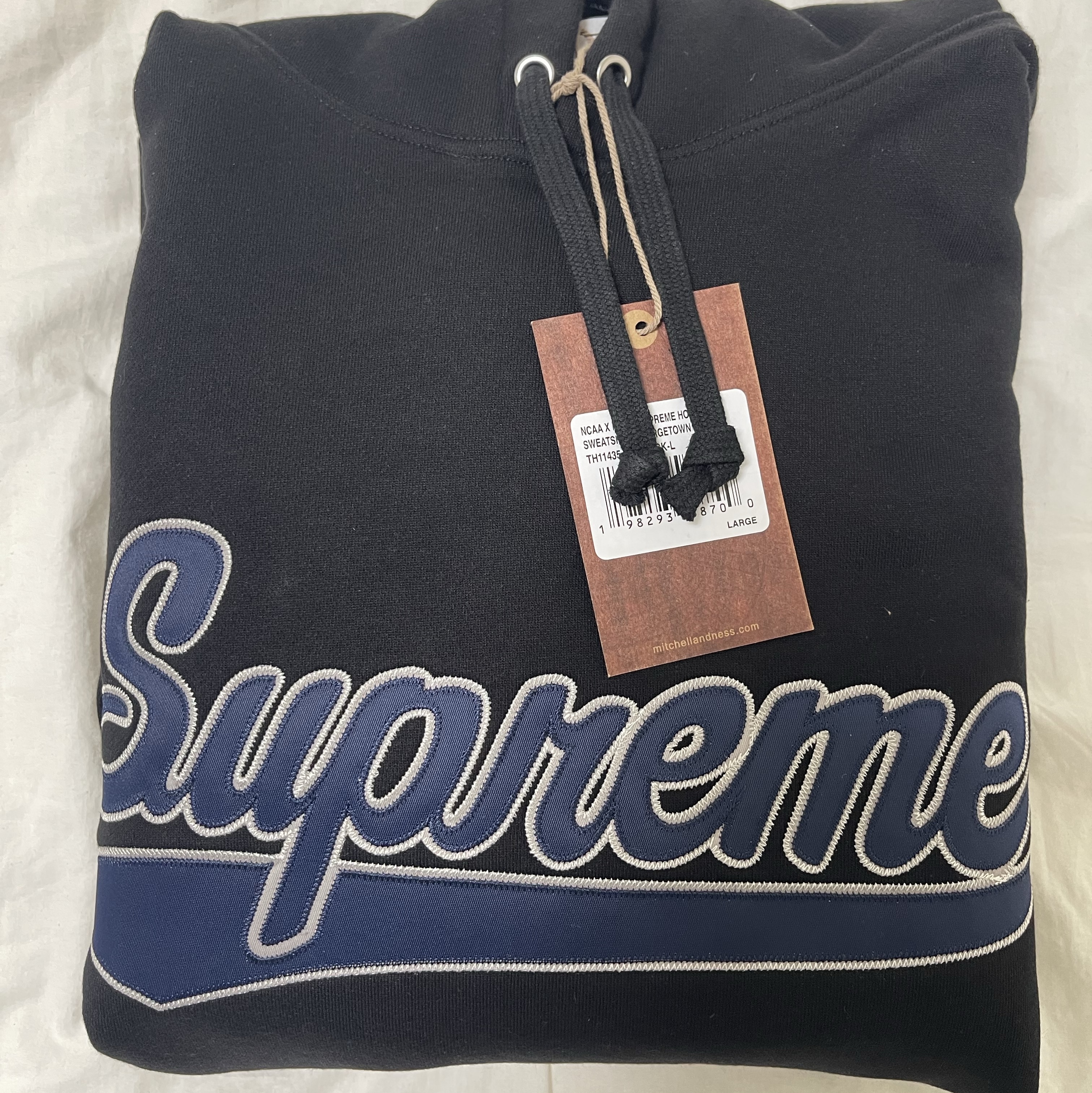 Supreme Mitchell & Ness NCAA Hooded Sweatshirt Black - 24FW 착용 스타일 - 3