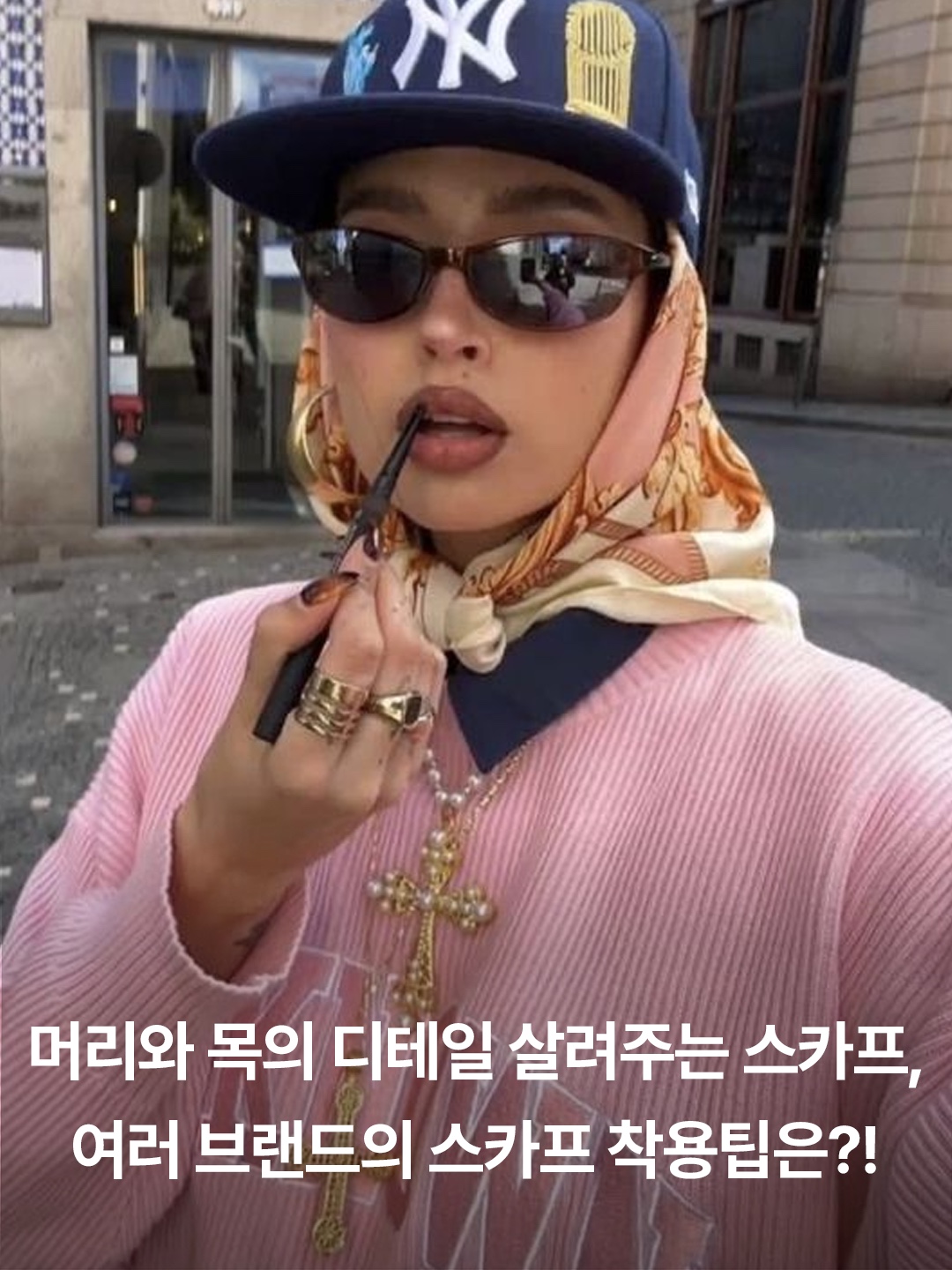 (W) Hermes Tea for Two Scarf 90 Orange Blanc Jaune, (W) Burberry Montage Print Silk Skinny Scarf Archive Beige 착용 스타일 - 2