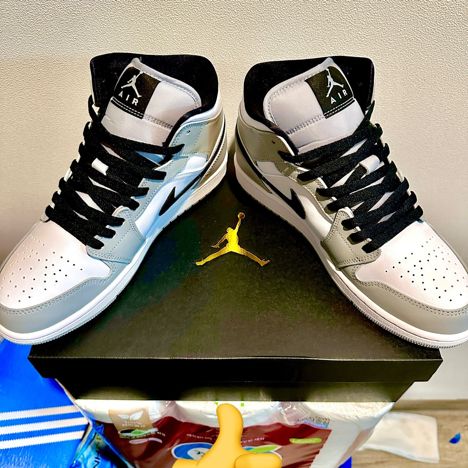 Jordan 1 Mid Light Smoke Grey 착용 스타일