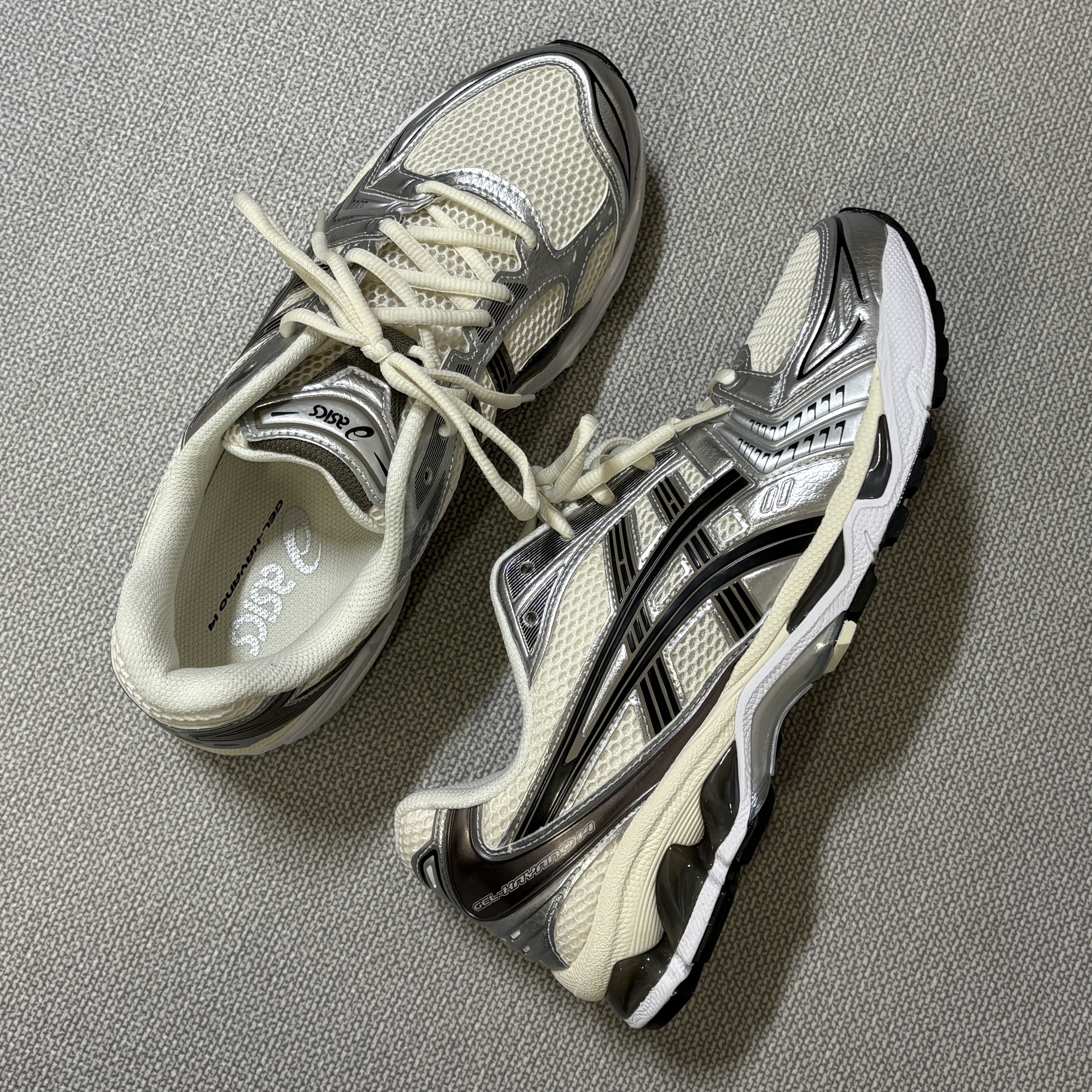 Asics Gel-Kayano 14 Cream Black 착용 스타일
