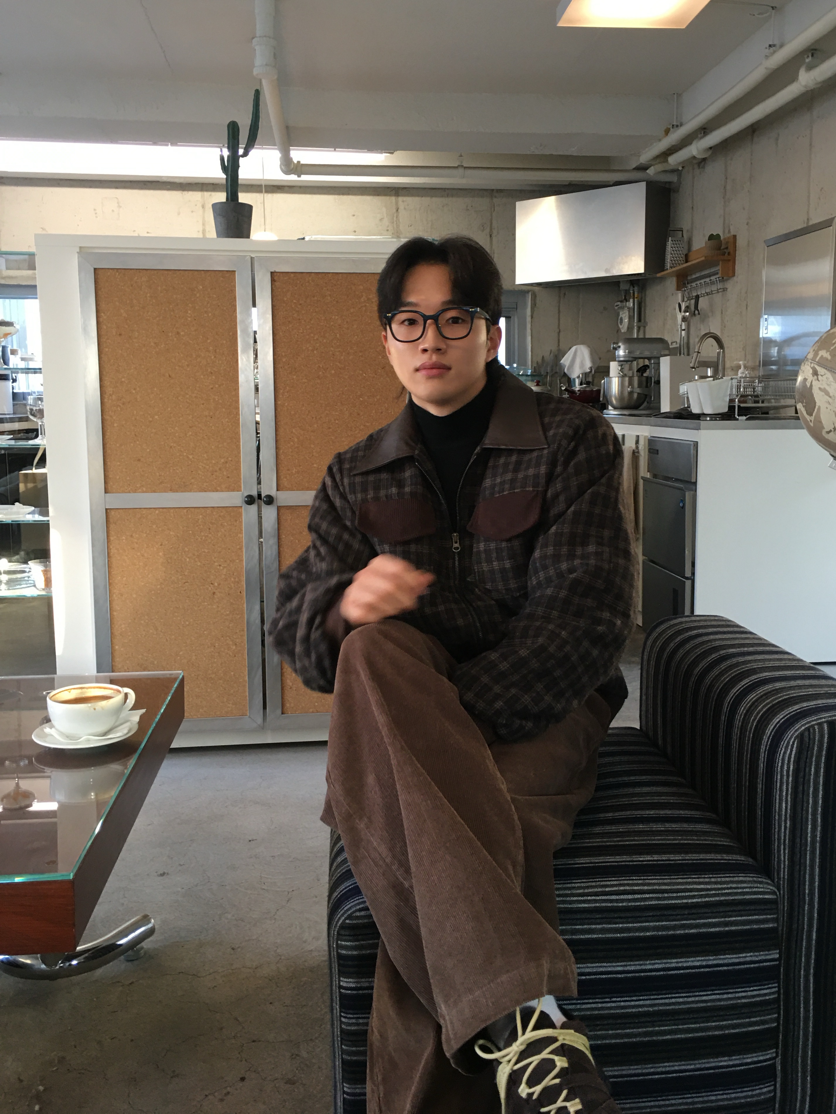 [6% 적립] NegativeThree Moley Tracking Sneakers Nut Brown 착용 스타일 - 1