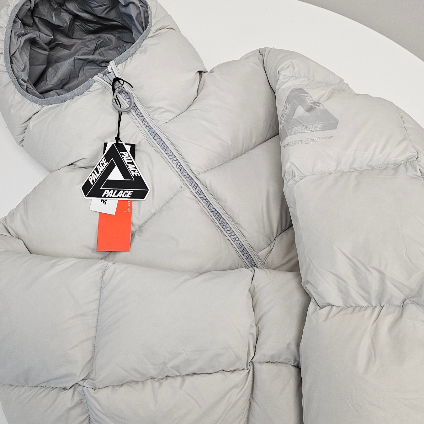 Palace Pertex Opaque Balaclava Puffa Concrete Grey - 24FW 착용 스타일