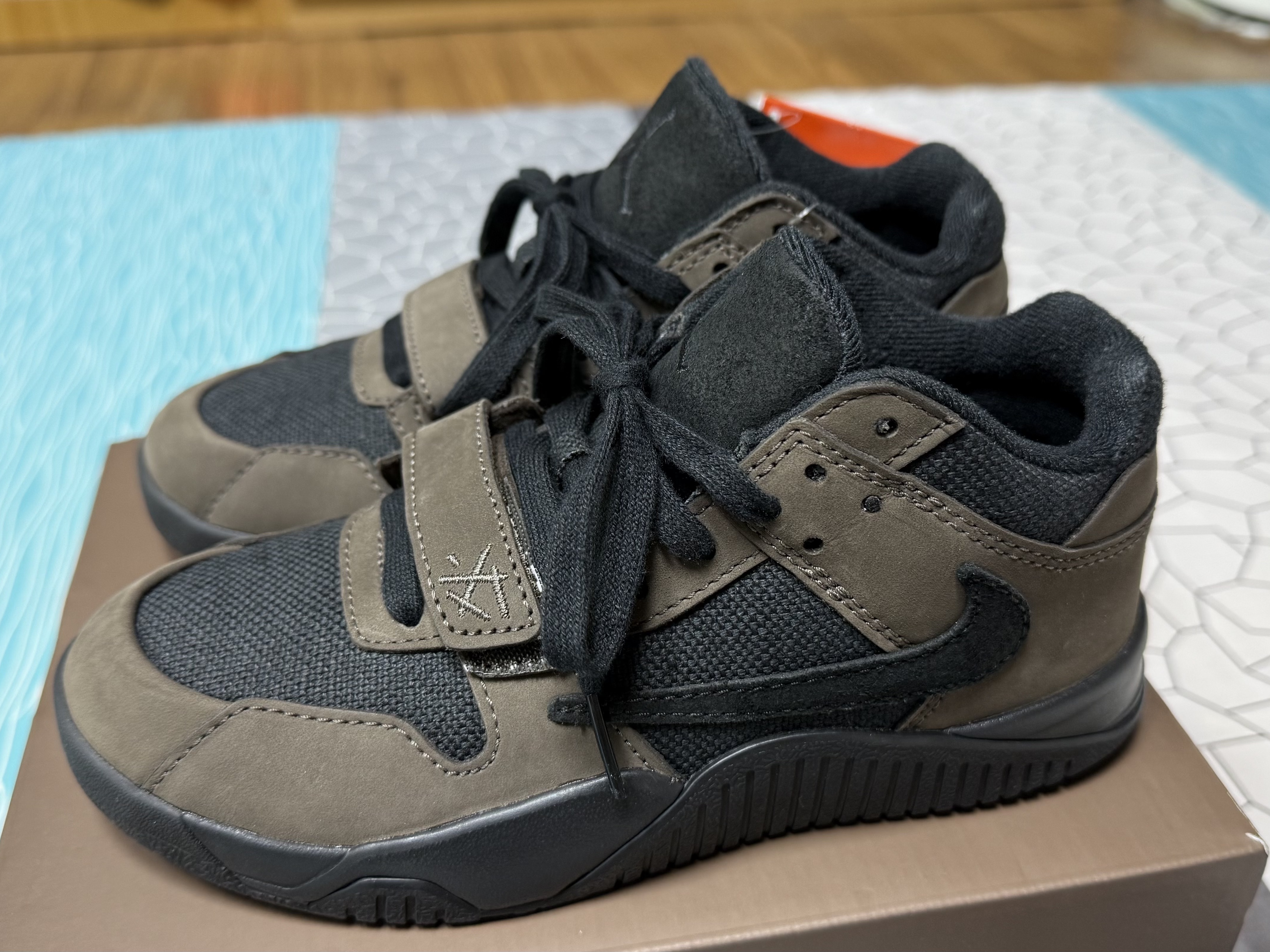 (PS) Jordan x Travis Scott Jumpman Jack TR Black and Dark Mocha 착용 스타일