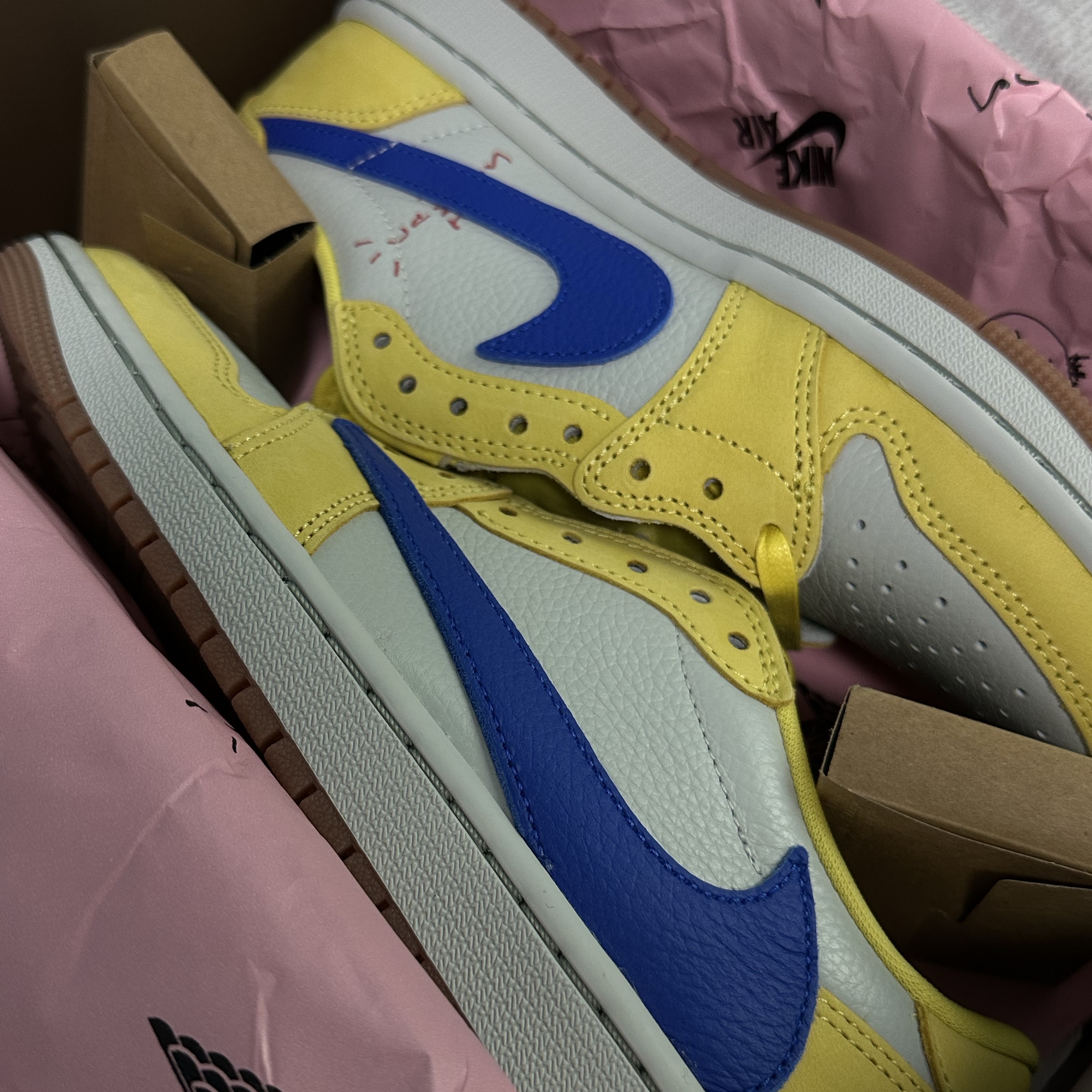 (W) Jordan 1 x Travis Scott Retro Low OG SP Canary 착용 스타일