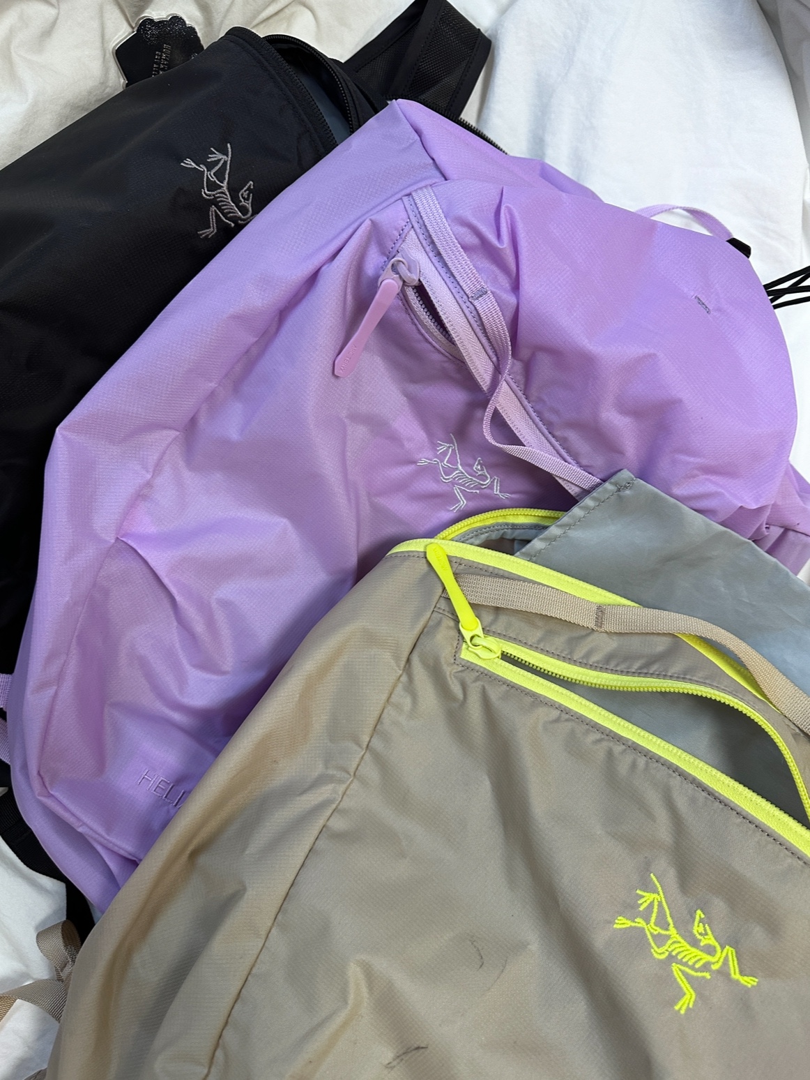 Arc'teryx Heliad 15 Backpack Wicker Sprint, Kapital 14 oz. Denim Short Pants Studs Remake Indigo (Processing) 착용 스타일 - 3