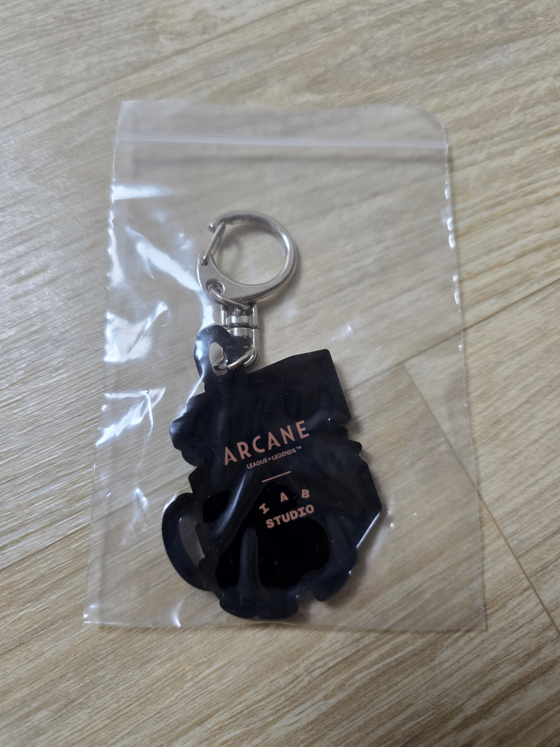 IAB Studio x Arcane Jinx Grenade Rubber Keychain Multi 착용 스타일 - 2