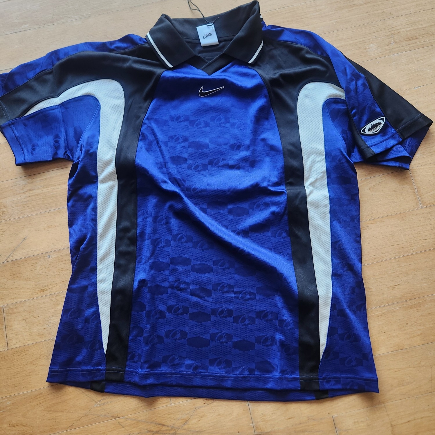 Corteiz x Nike NRG Jersey Deep Royal 착용 스타일 - 2