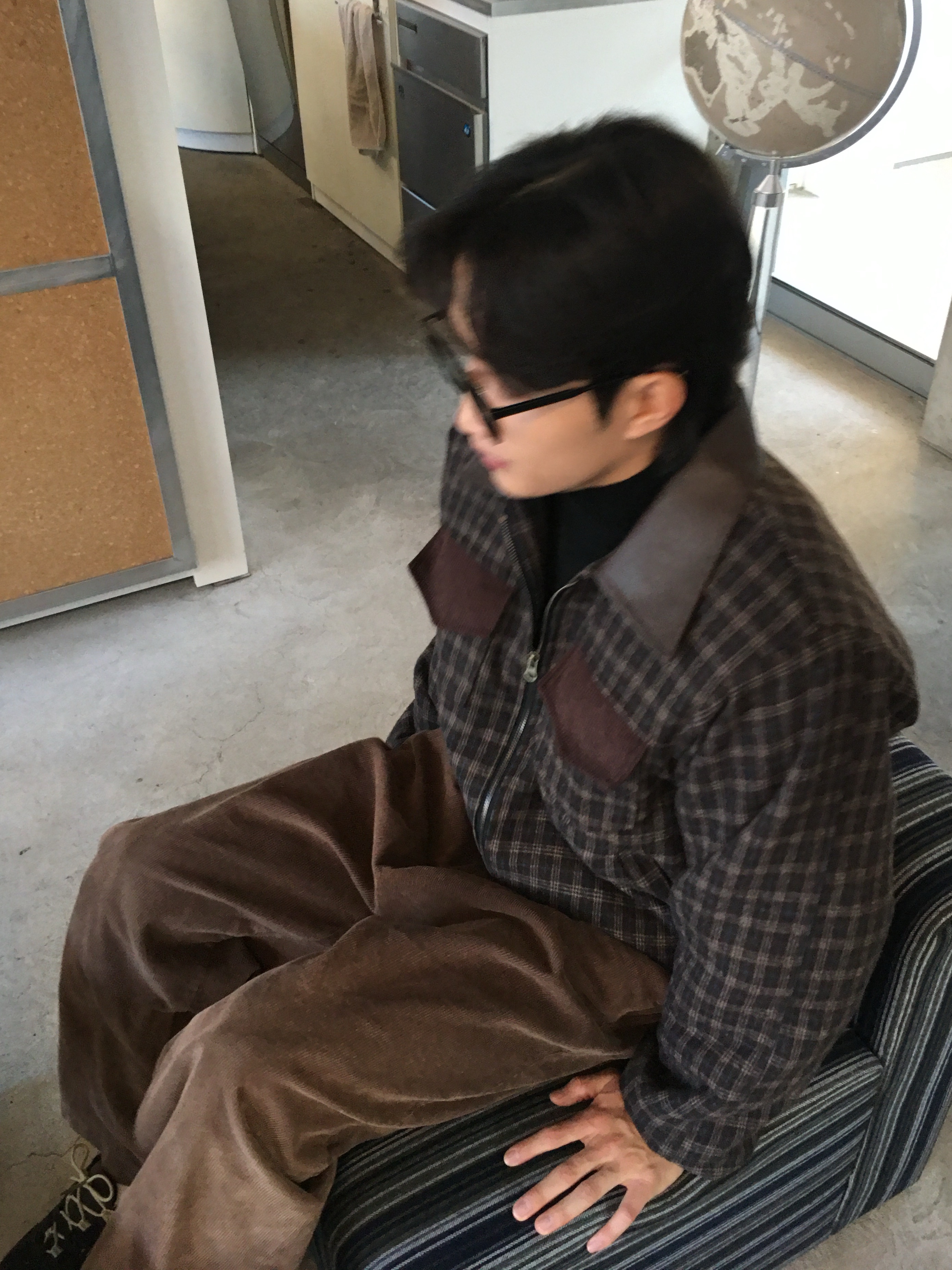 [6% 적립] NegativeThree Moley Tracking Sneakers Nut Brown 착용 스타일 - 3