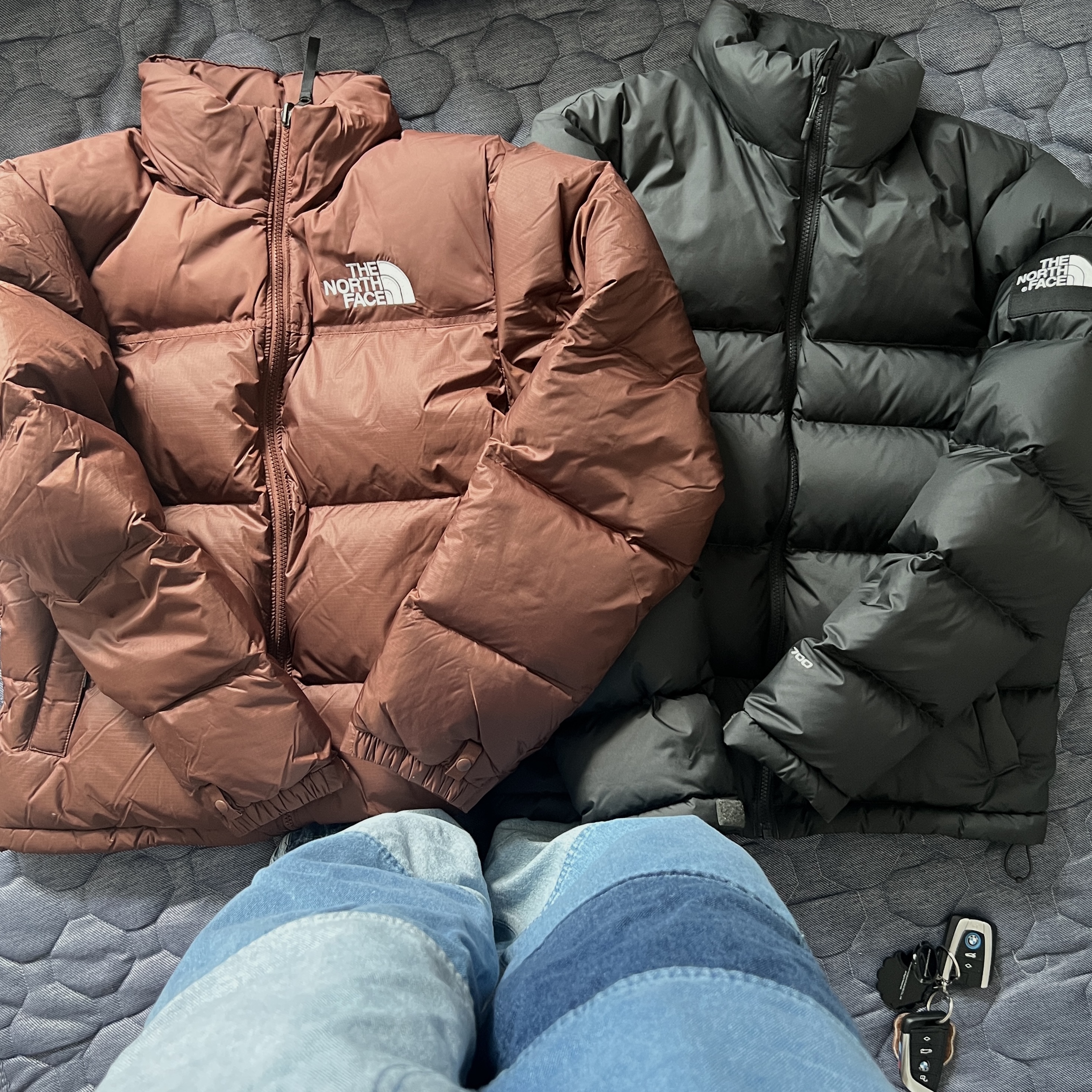 The North Face 1996 Eco Nuptse Jacket Brown, The North Face 1992 Nuptse Jacket Charcoal 착용 스타일