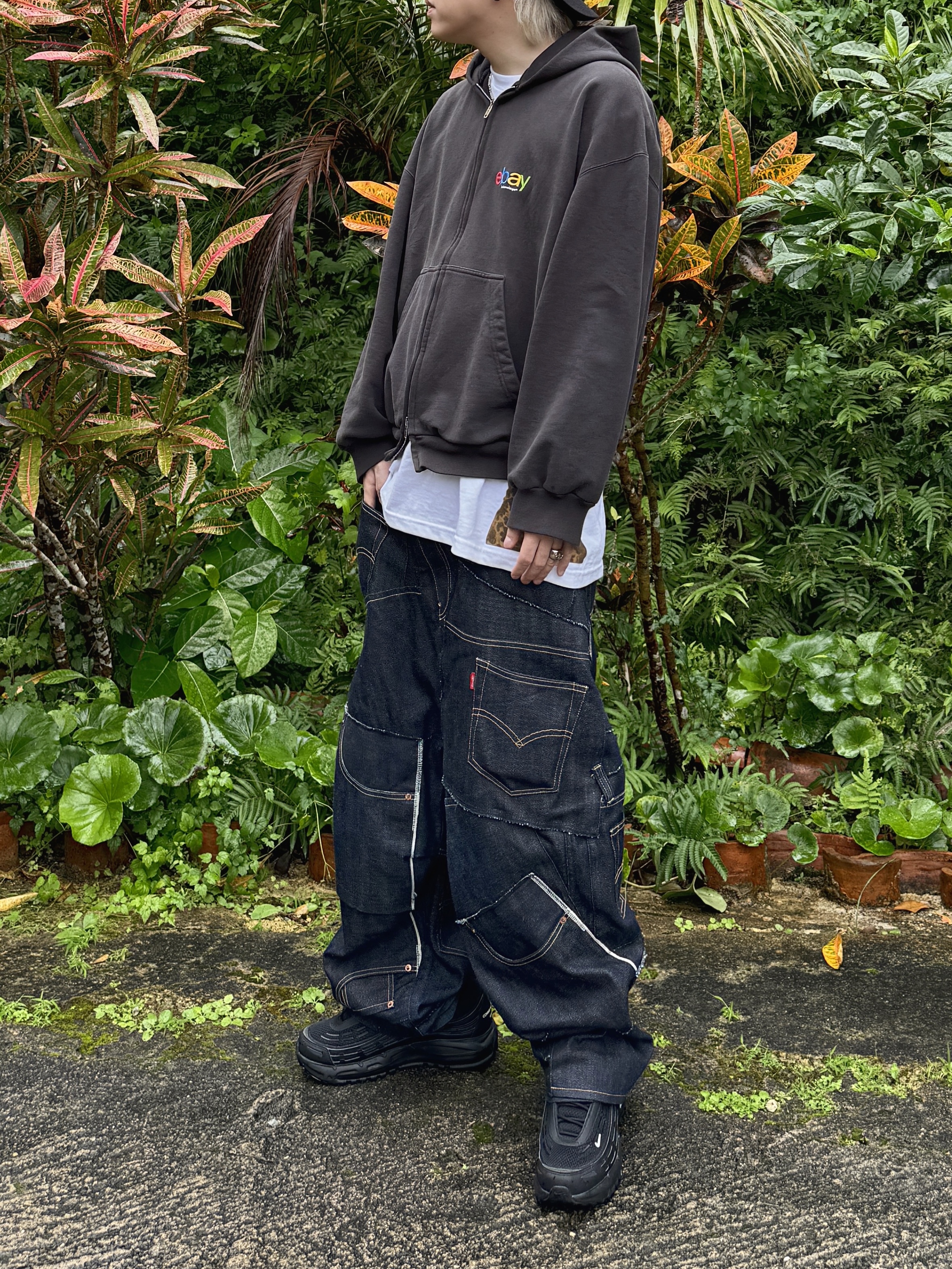 Balenciaga Ebay Zip-Up Hoodie Regular Fit Black, Supreme x Hysteric Glamour Fuck T-Shirt White - 24FW 착용 스타일 - 2