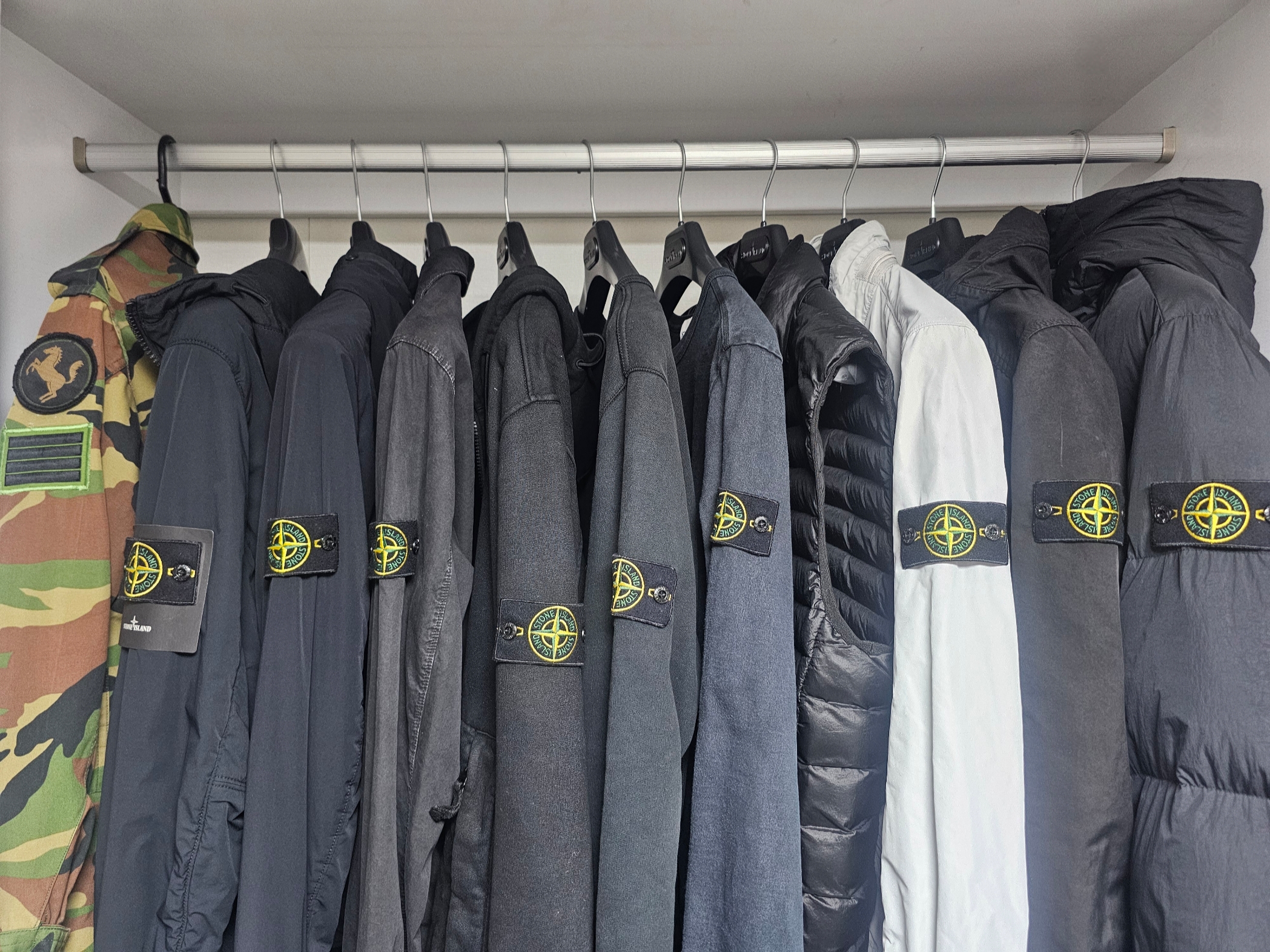 Stone Island 70123 Crinkle Reps Hooded Long Down Jacket Black - 21FW 착용 스타일