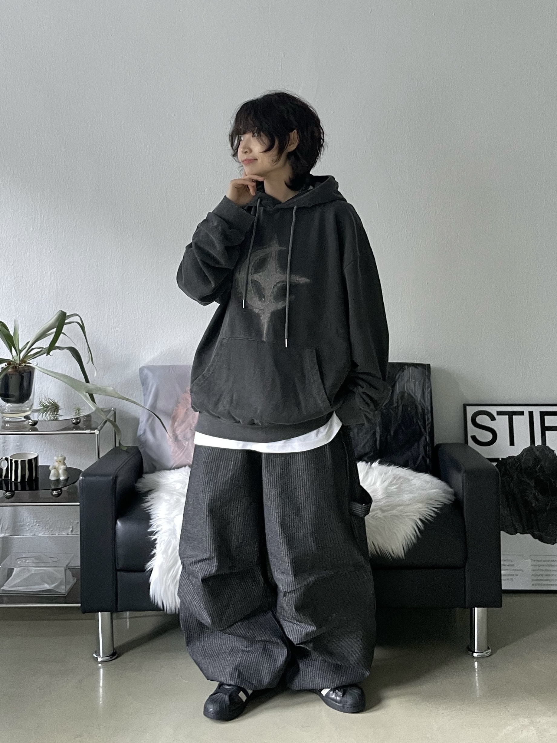 Adidas Superstar Core Black White 착용 스타일 - 2