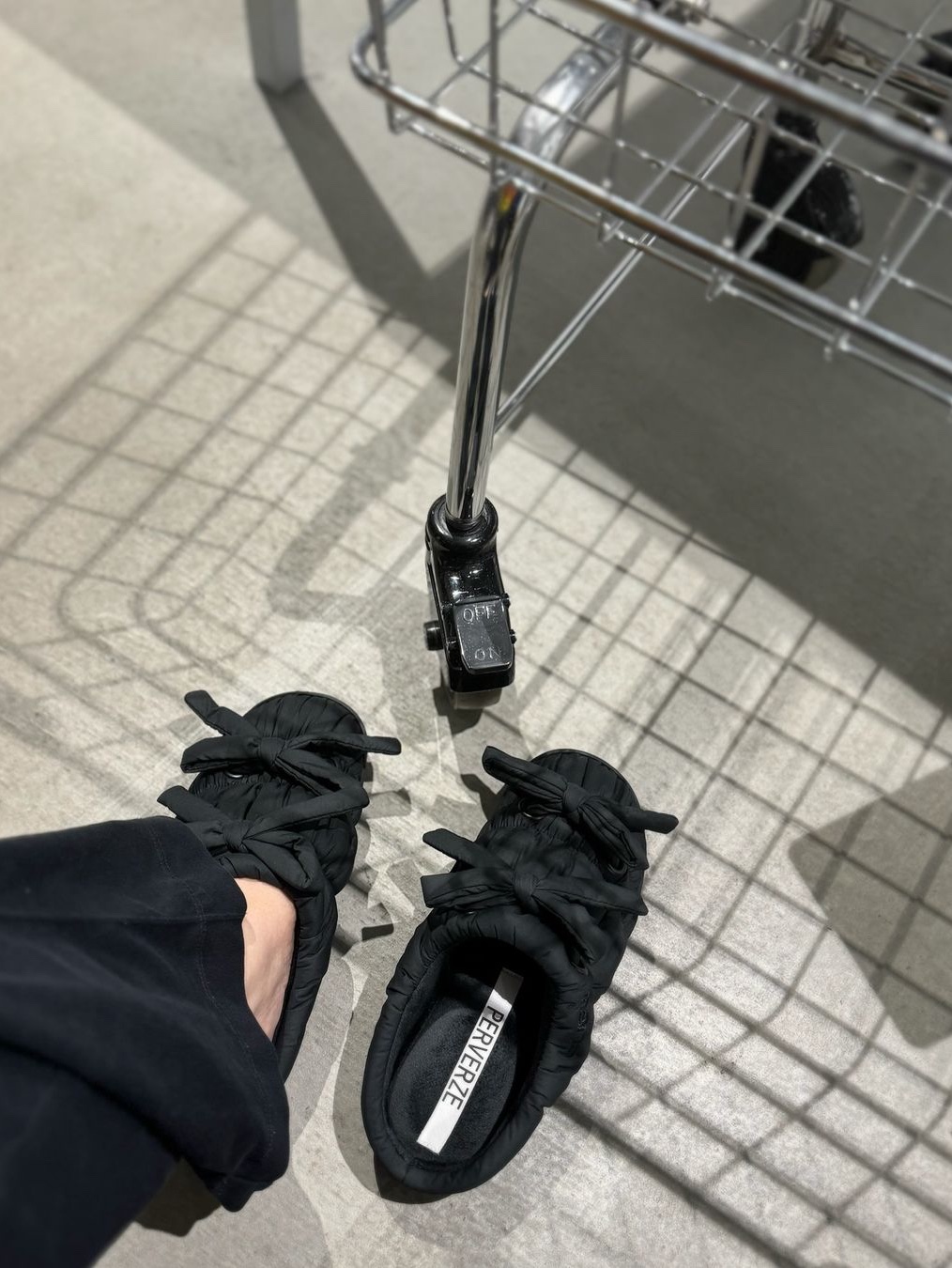 Perverze x Subu Women Multiple Winter Sandal Black - 24FW 착용 스타일