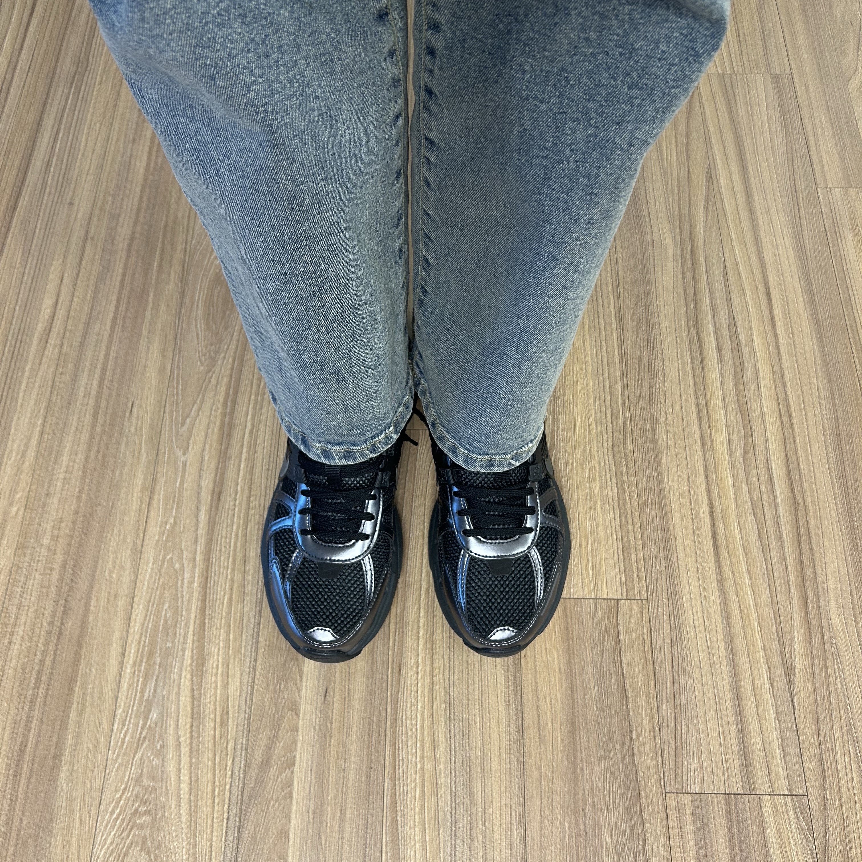 Nike V2K Run Black Anthracite 착용 스타일