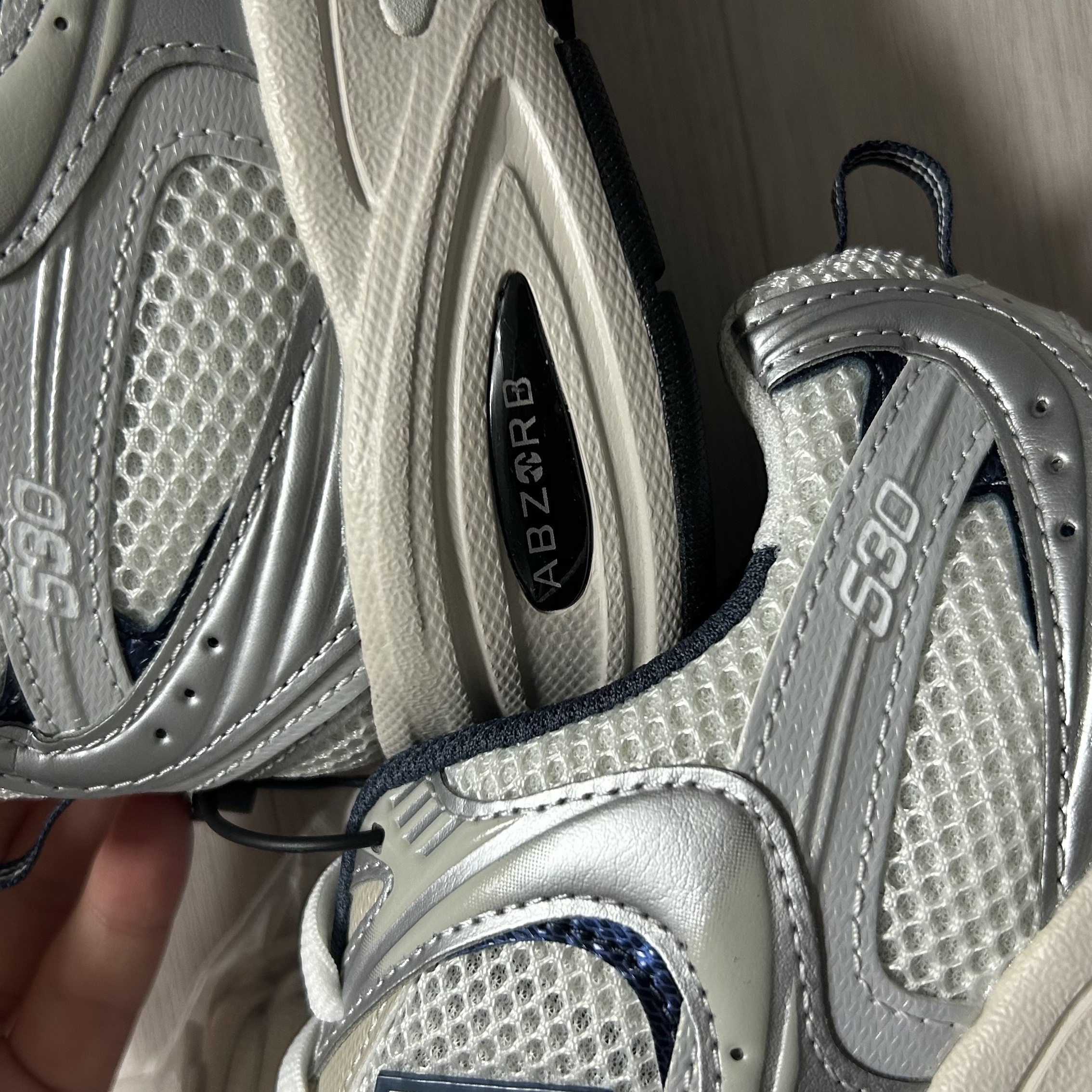 New Balance 530 Steel Grey 착용 스타일 - 4