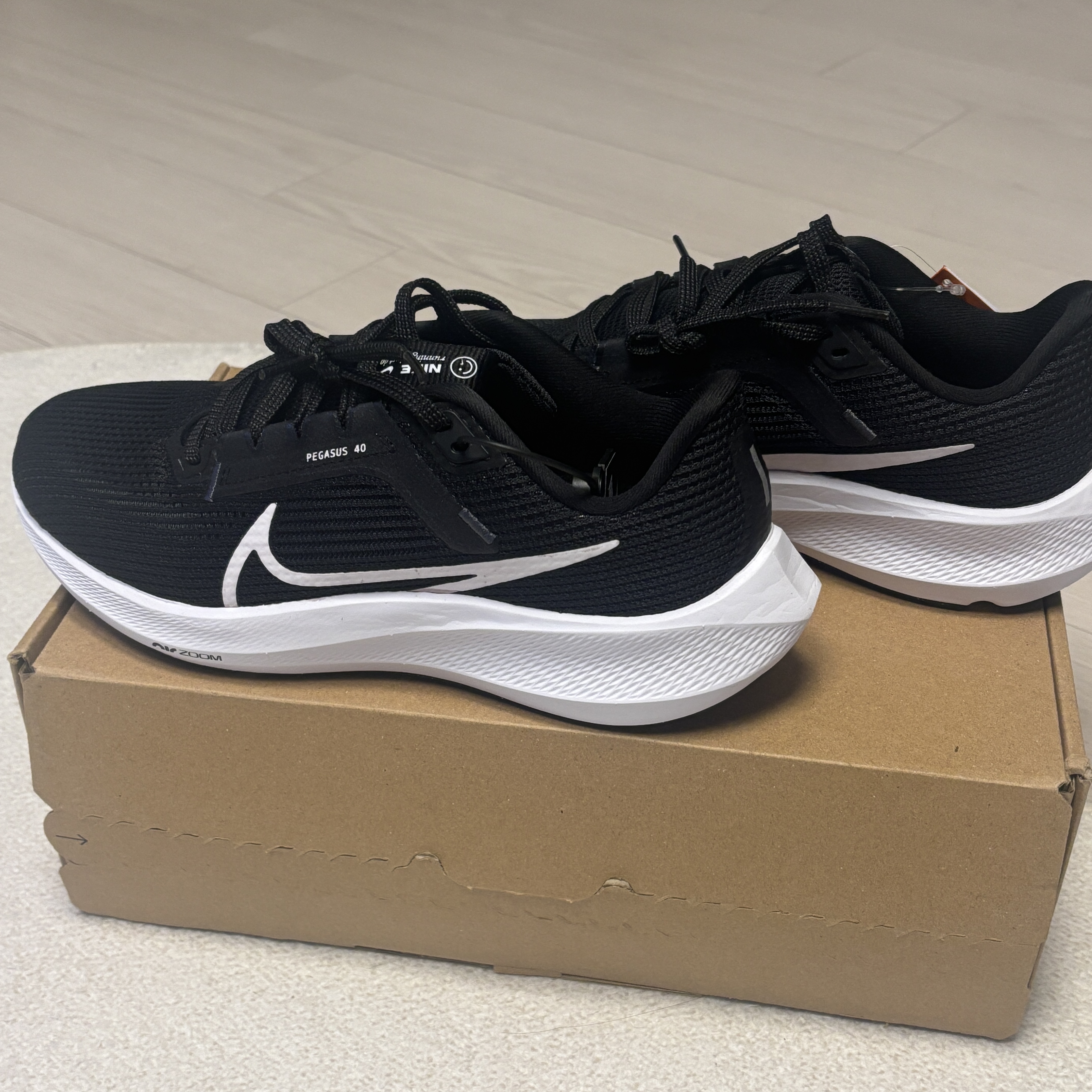 (W) Nike Air Zoom Pegasus 40 Black 착용 스타일
