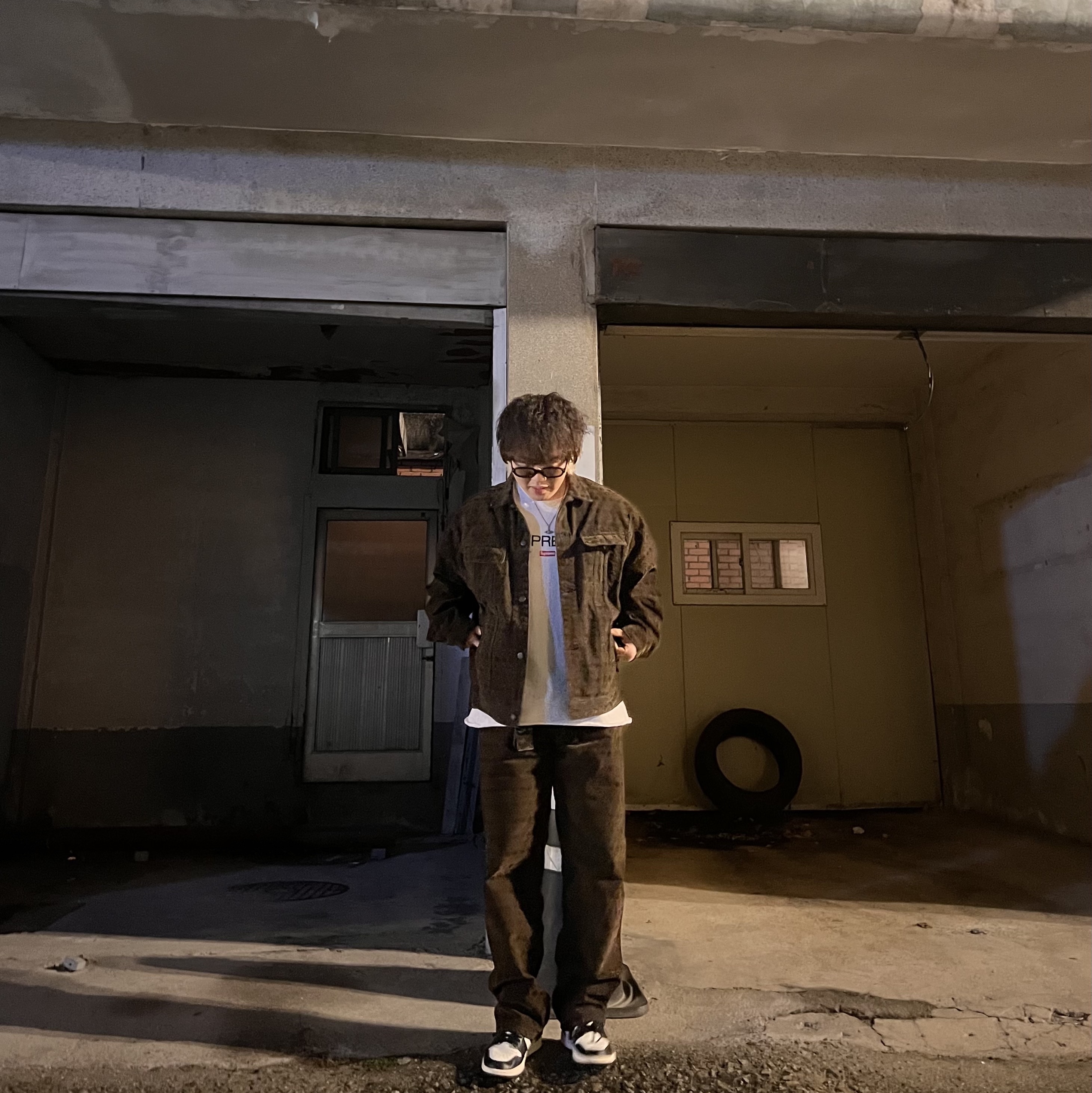 Supreme Flocked Denim Trucker Jacket Black - 24FW, Supreme Flocked Loose Fit Jean Black - 24FW 착용 스타일 - 1