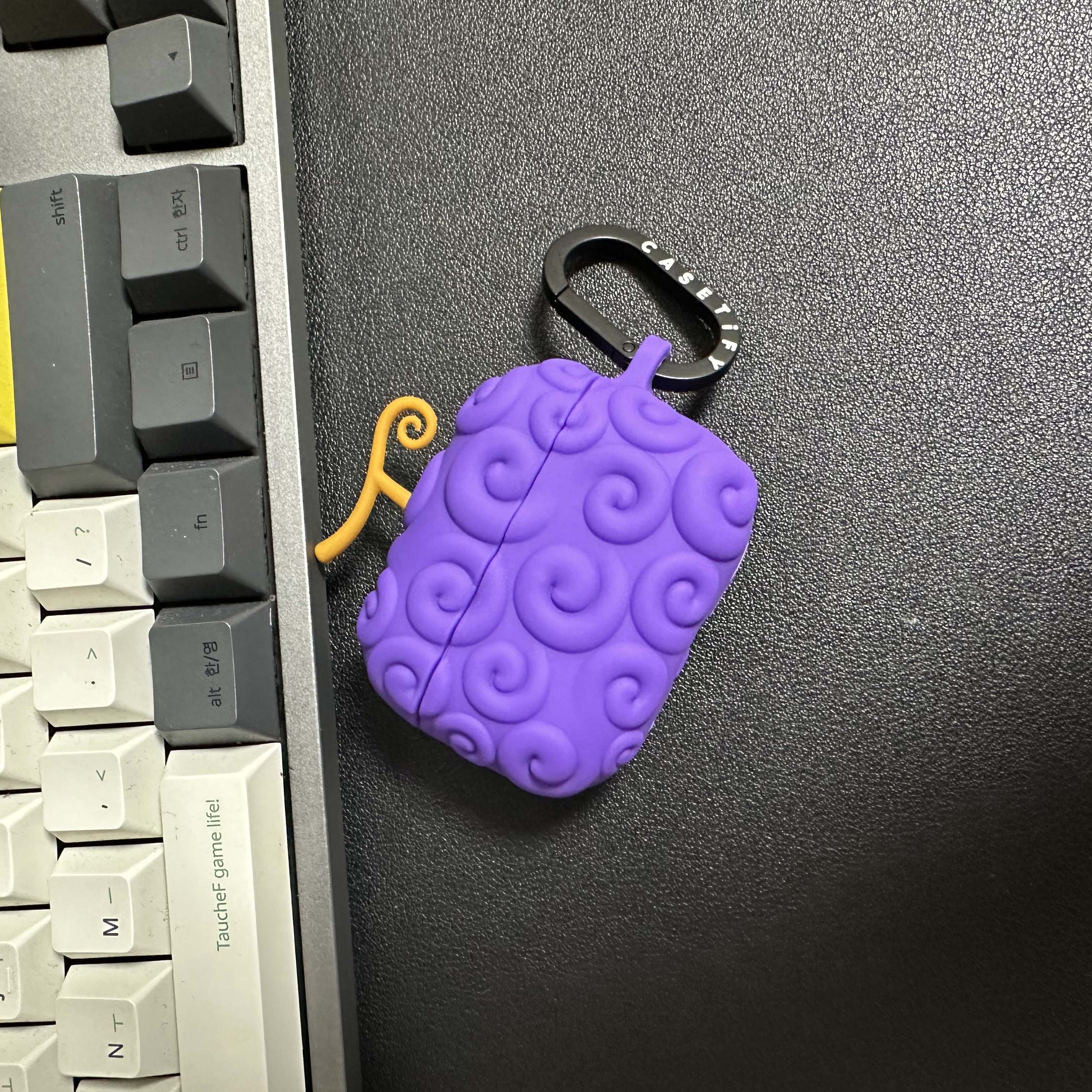Casetify x One Piece Gum Gum Fruit Collectible AirPods Pro 1st/2nd Gen Case 착용 스타일