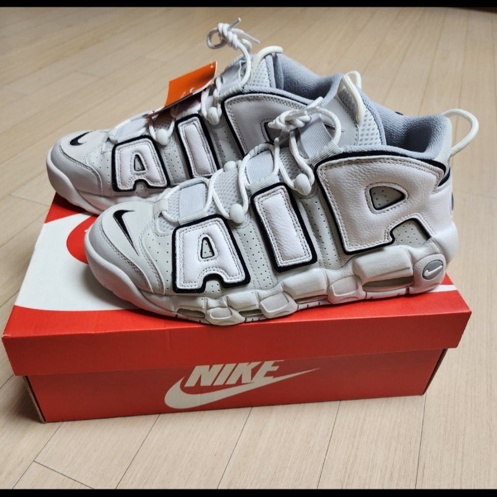 Nike Air More Uptempo Photon Dust 착용 스타일 - 1