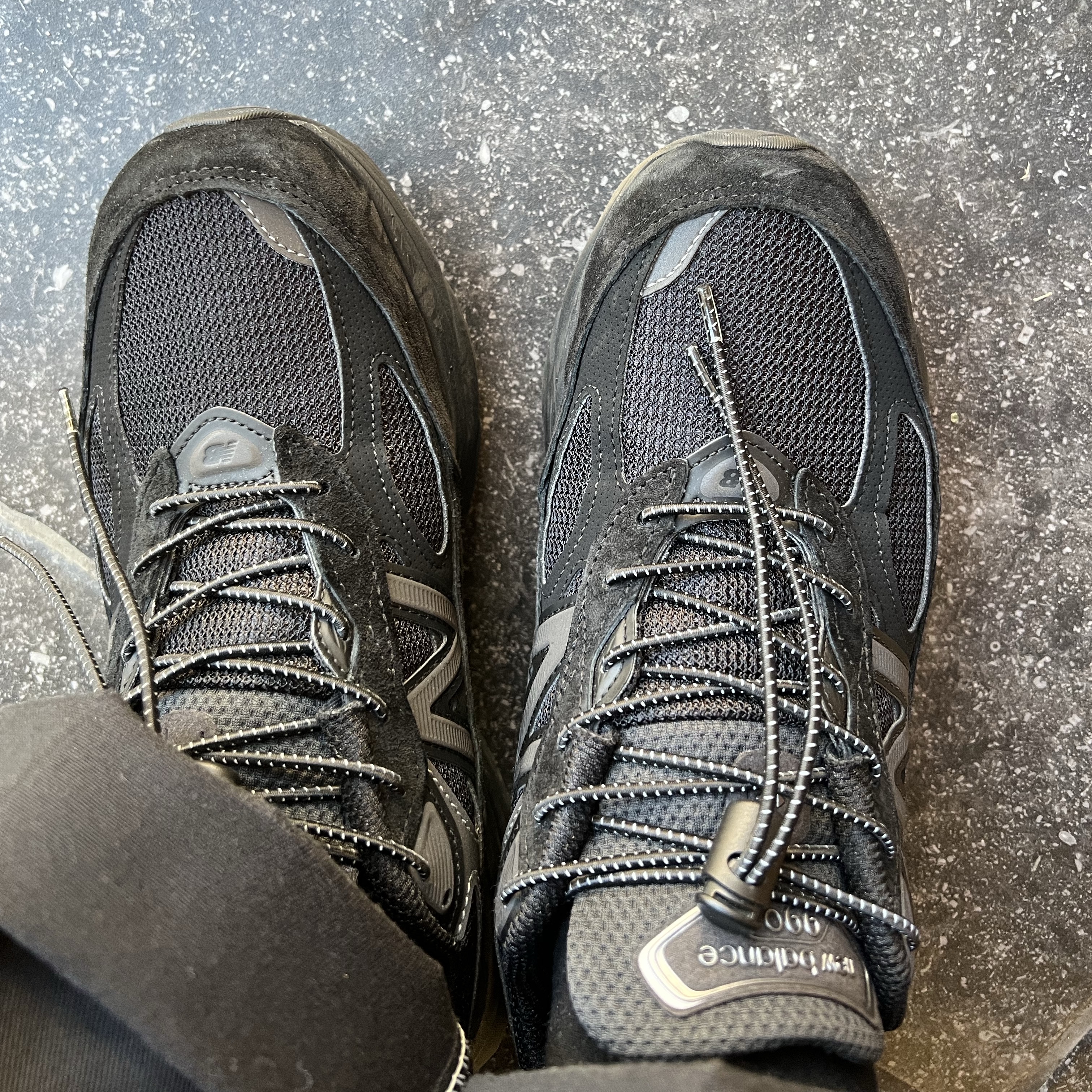 New Balance 990v6 Made in USA Triple Black - D Standard 착용 스타일