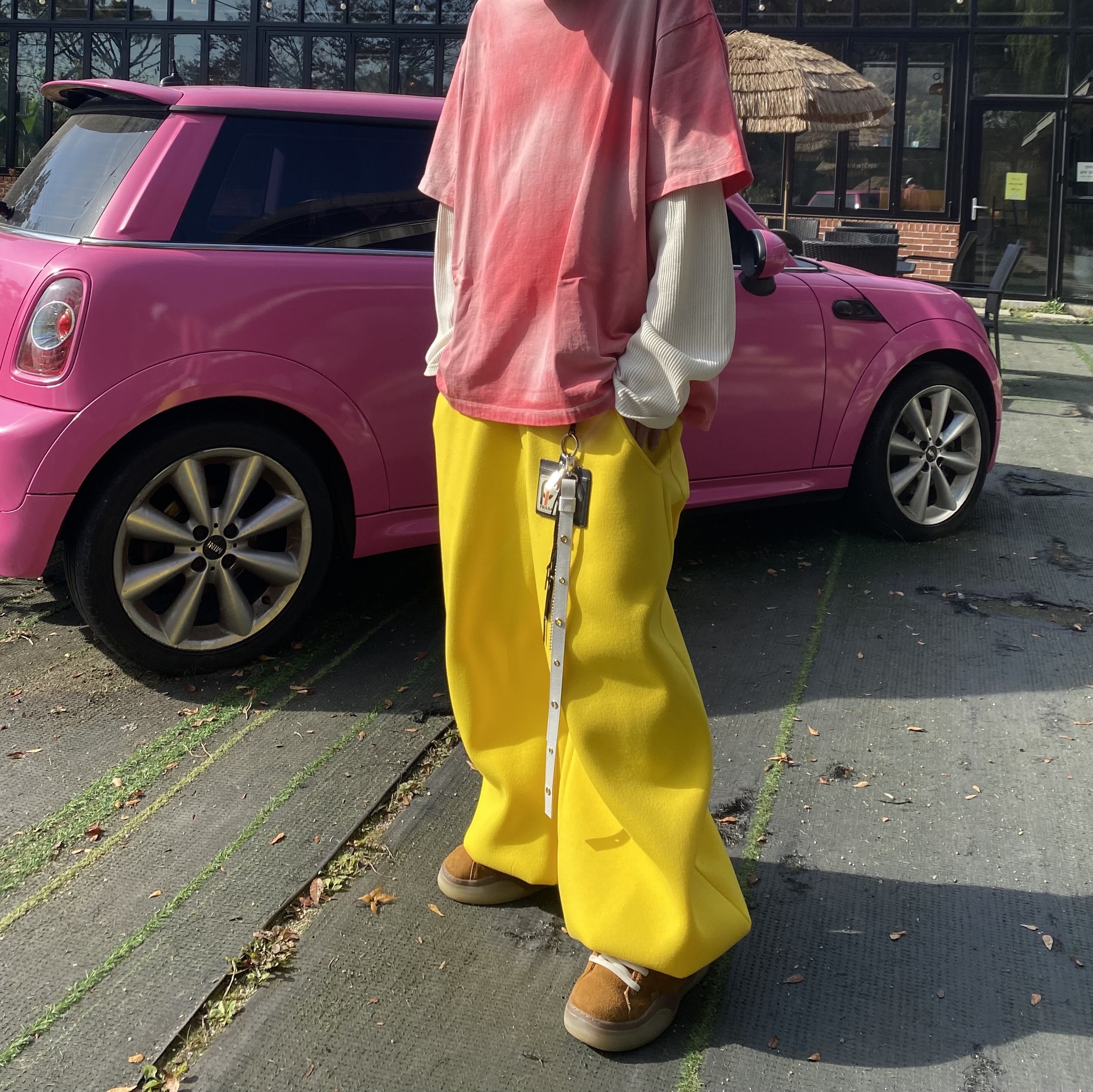 ERL Vamp Skate Shoe Natural Brown, Nonnod Back Detail T-Shirt Deep Pink 착용 스타일 - 1