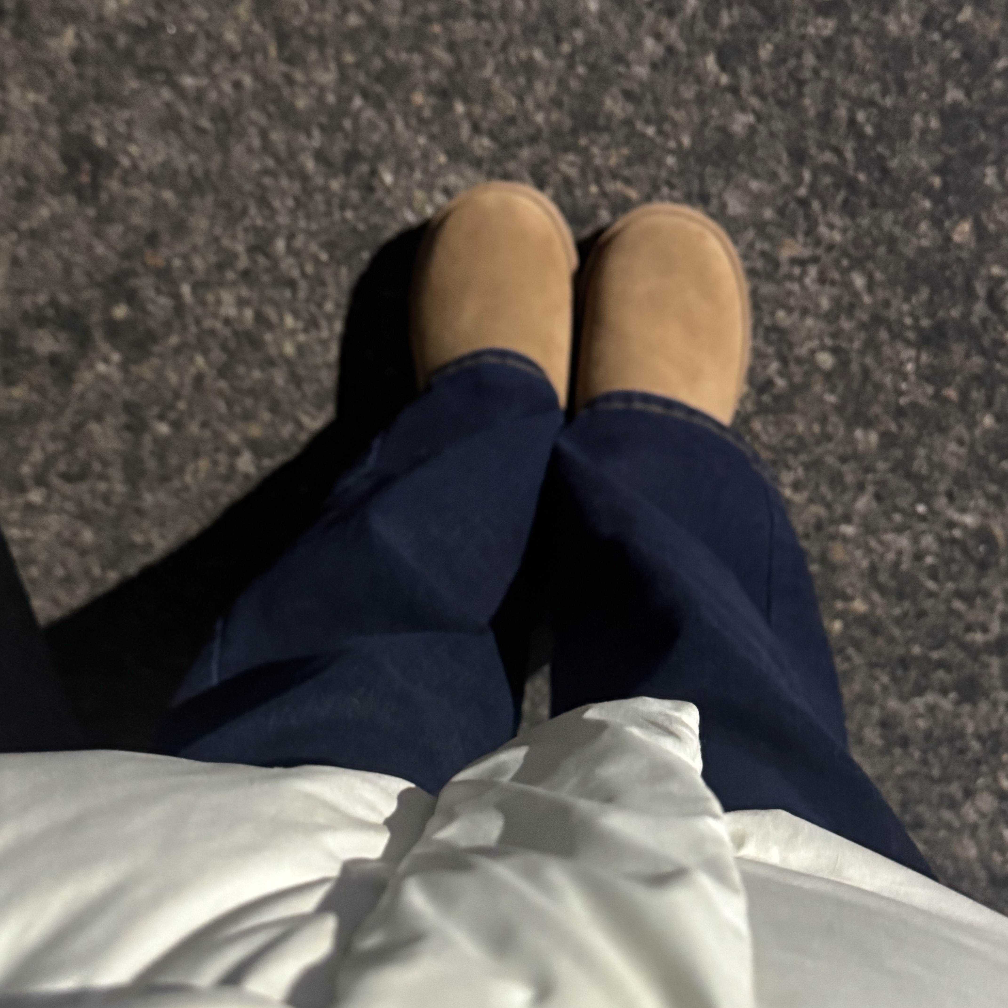 (W) UGG Classic Ultra Mini Platform Boots Chestnut 착용 스타일 - 2