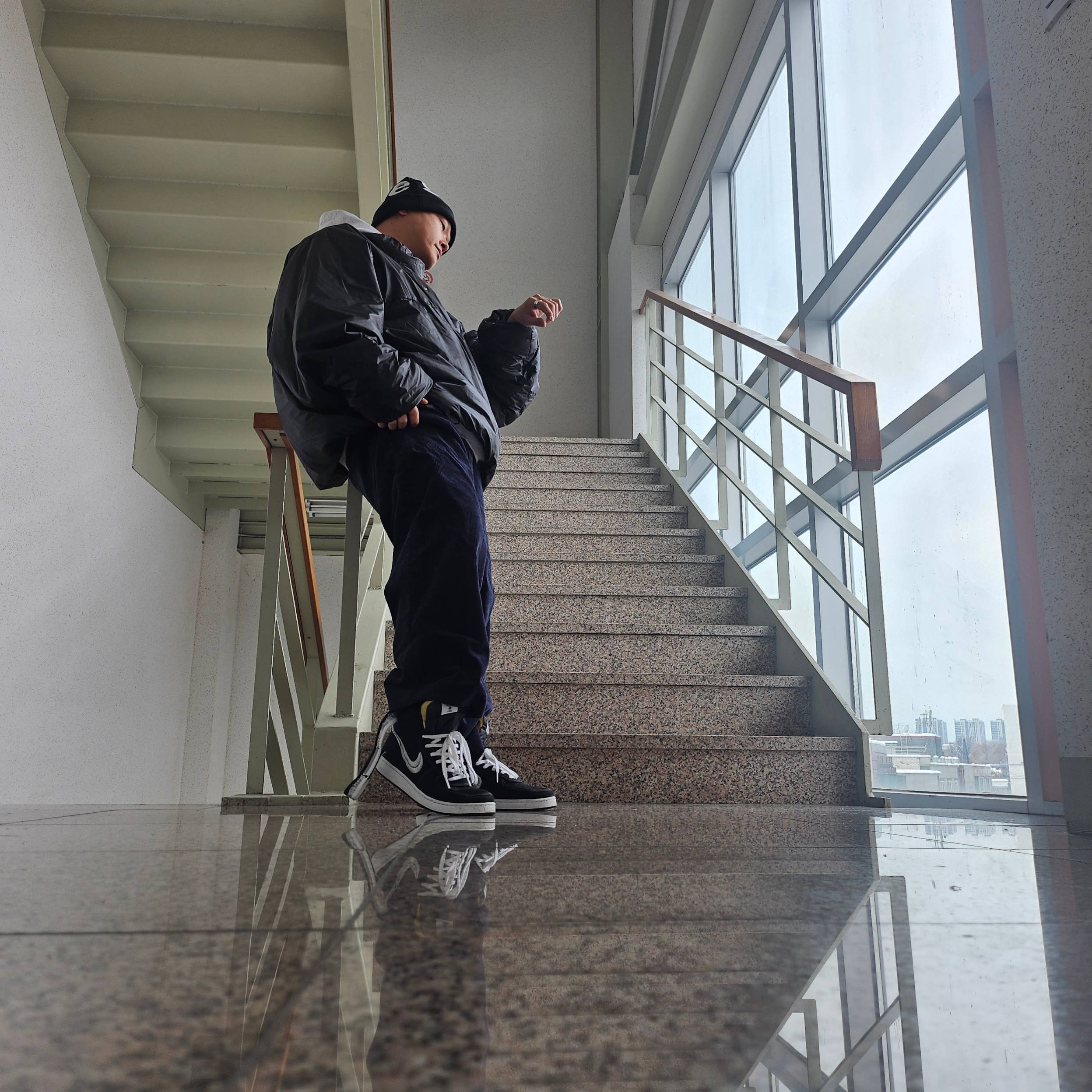 Supreme Big Logo Beanie Black, Yeezy x Gosha Rubchinskiy YZY Black Dogs Hoodie Heather Grey 착용 스타일 - 5