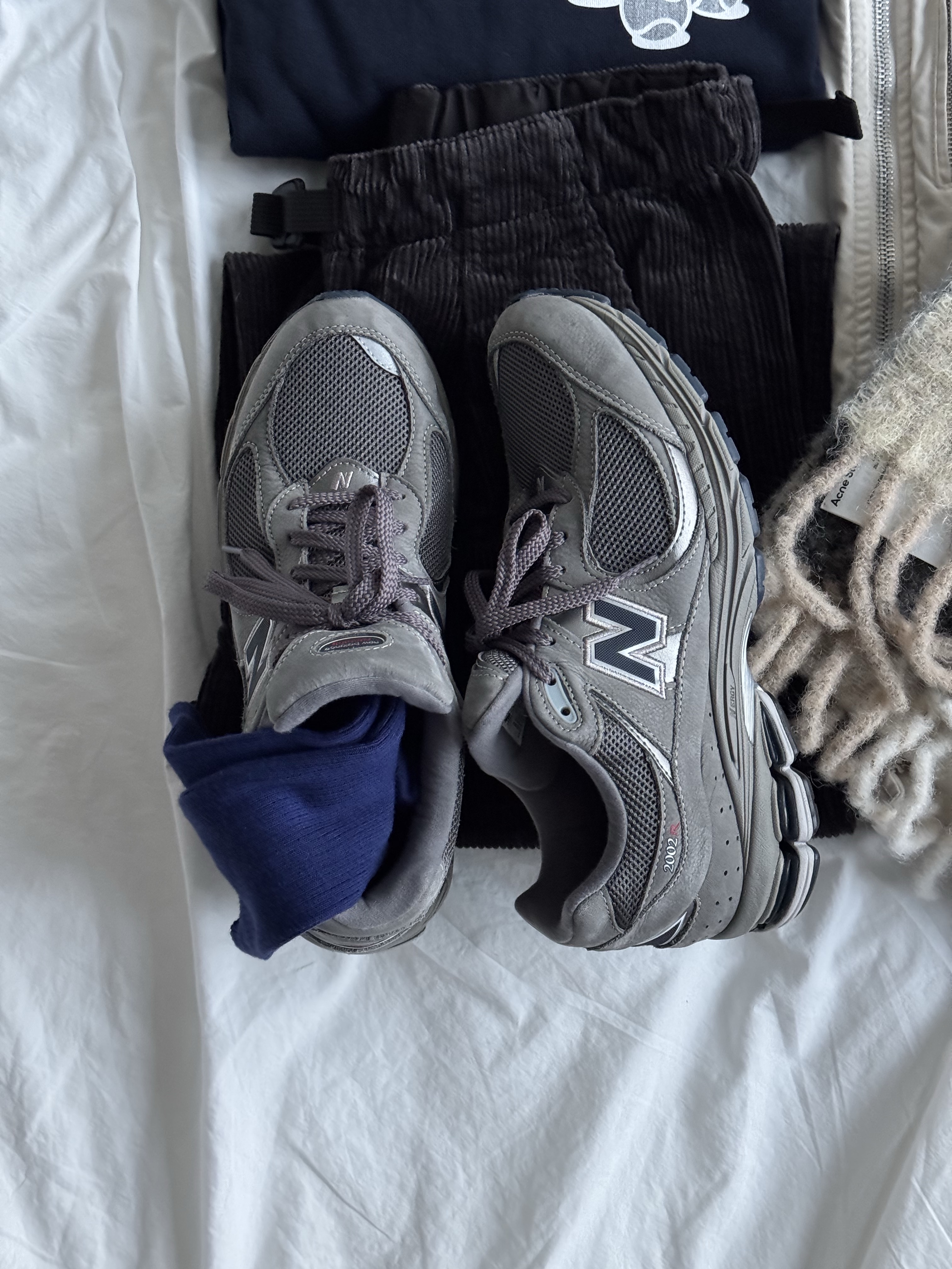 New Balance 2002R Gray, Acne Studios Mohair Check Muffler Blue Beige Black 착용 스타일 - 3